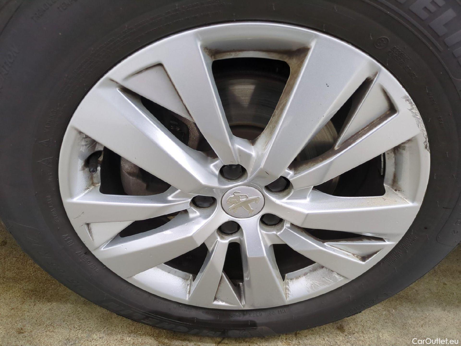  Peugeot  3008  Active Pack 1.5 HDi 130CV BVA8 E6d #15