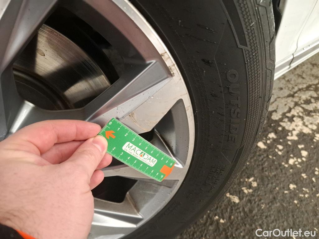  Volkswagen  Passat VOLKSWAGEN  SW / 2019 / 5P / Break 2.0 TDI 150 SCR DSG7 SW LOUNGE #9