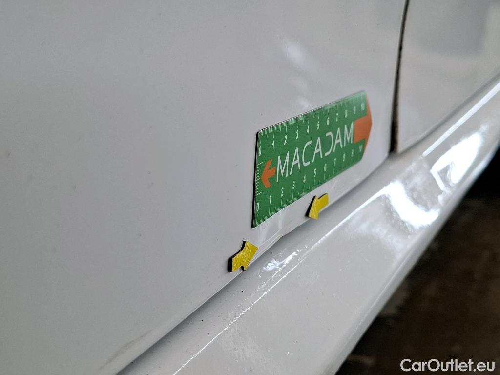  Peugeot  208 PEUGEOT  Affaire / 2019 / 5P / Berline 1.5 BlueHDi 100 S&S Premium #49