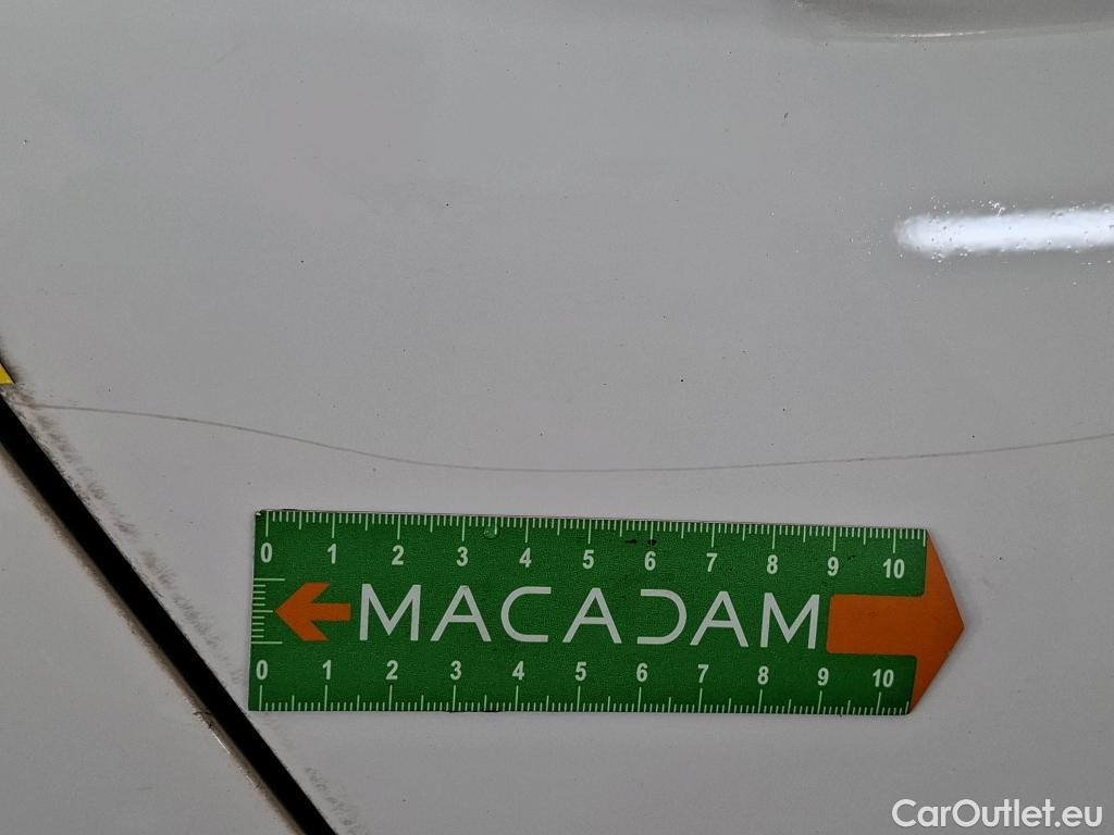  Peugeot  208 PEUGEOT  Affaire / 2019 / 5P / Berline 1.5 BlueHDi 100 S&S Premium #13