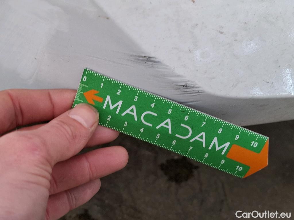  Peugeot  208 PEUGEOT  Affaire / 2019 / 5P / Berline 1.5 BlueHDi 100 S&S Premium #20