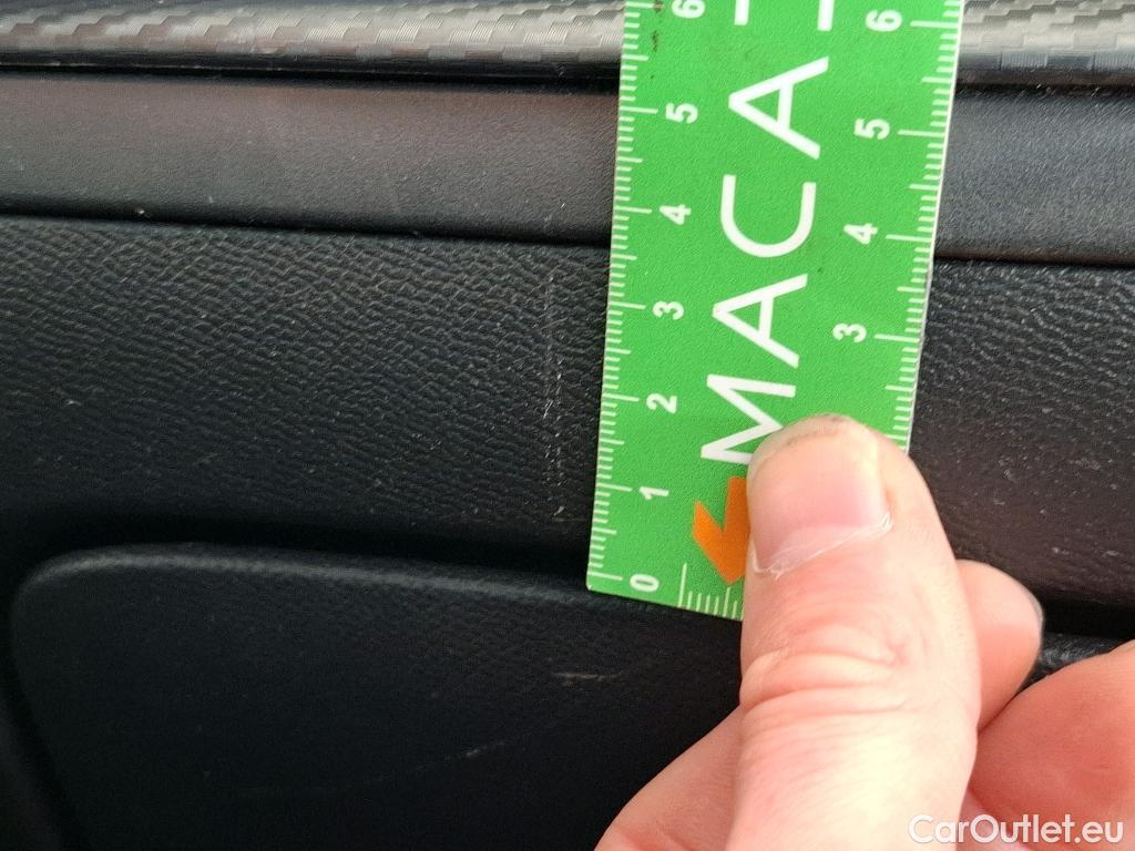  Peugeot  208 PEUGEOT  Affaire / 2019 / 5P / Berline 1.5 BlueHDi 100 S&S Premium #42