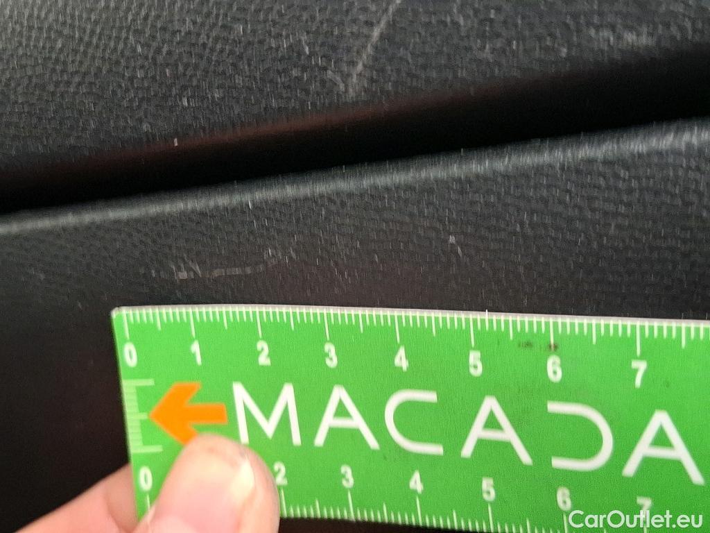  Peugeot  208 PEUGEOT  Affaire / 2019 / 5P / Berline 1.5 BlueHDi 100 S&S Premium #39