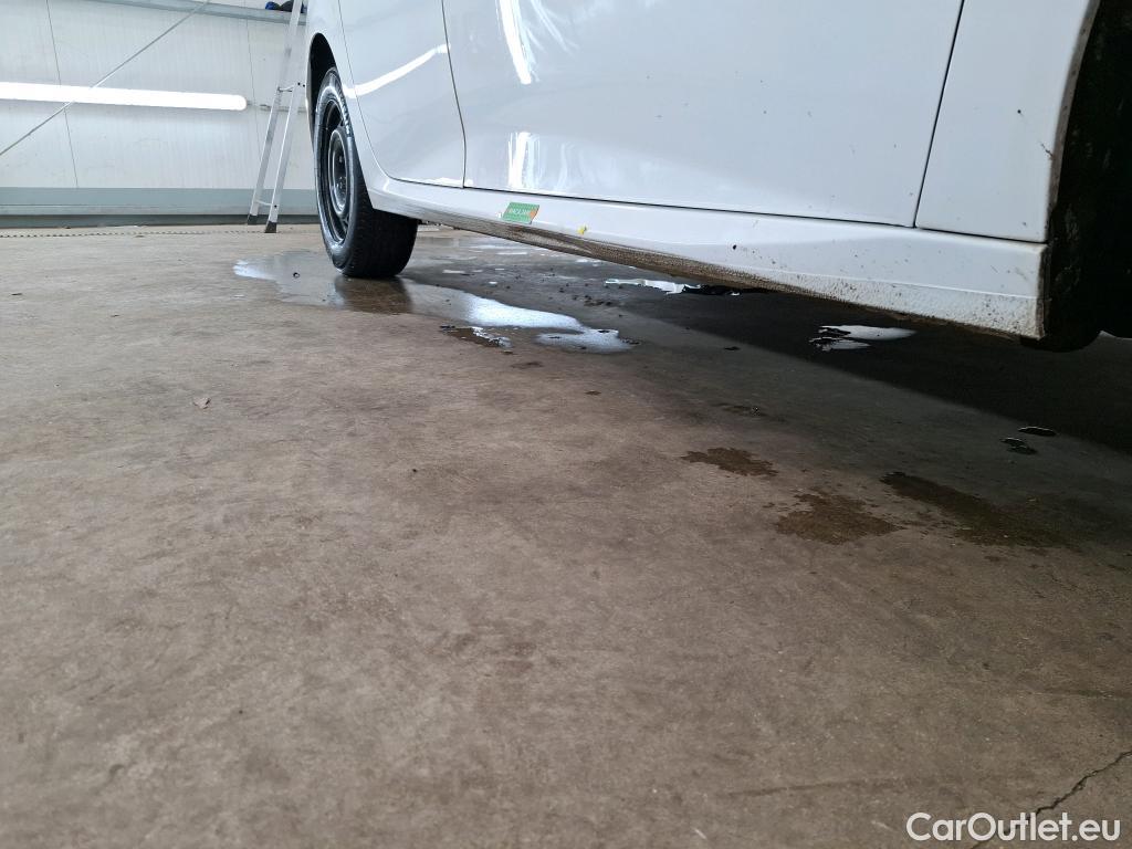  Peugeot  208 PEUGEOT  Affaire / 2019 / 5P / Berline 1.5 BlueHDi 100 S&S Premium #1