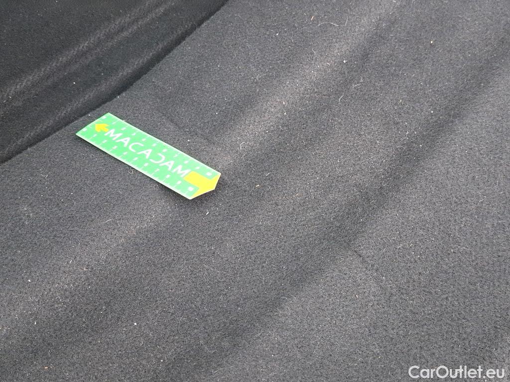  Peugeot  208 PEUGEOT  Affaire / 2019 / 5P / Berline 1.5 BlueHDi 100 S&S Premium #32