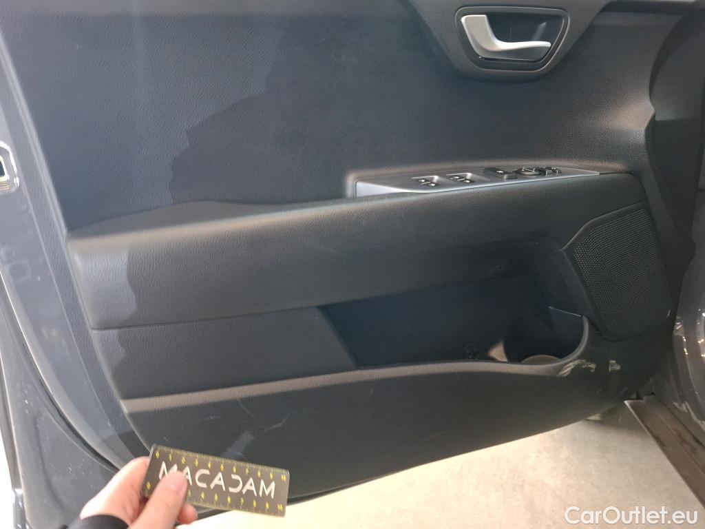  KIA  STONIC KIA  / 2020 / 5P / SUV 1.0 T-GDI 120 MHEV GT LINE DCT7 #12