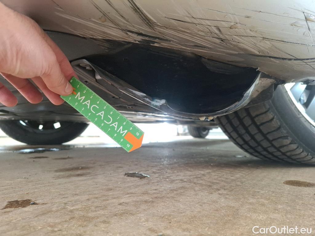  Mercedes  A-Klasse MERCEDES-BENZ Classe A Compact  2018  5P  Berline A 250 e Business Line 8GDCT #11