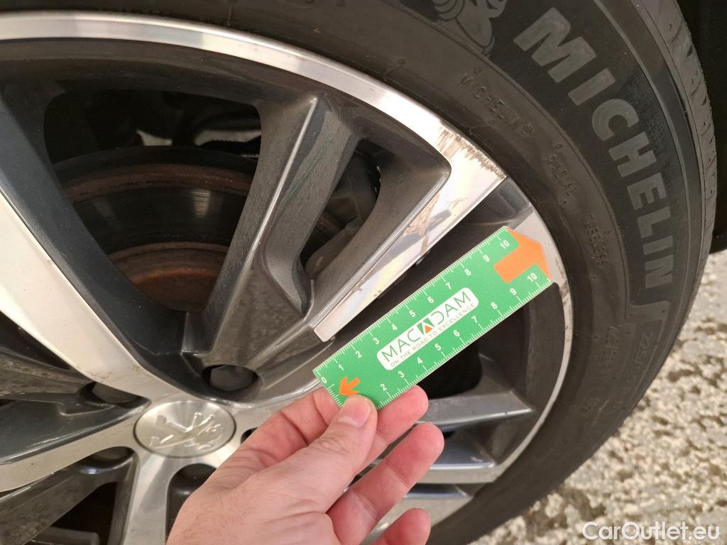  Peugeot  3008  Allure 1.2 PureTech 130CV BVA8 E6d #17