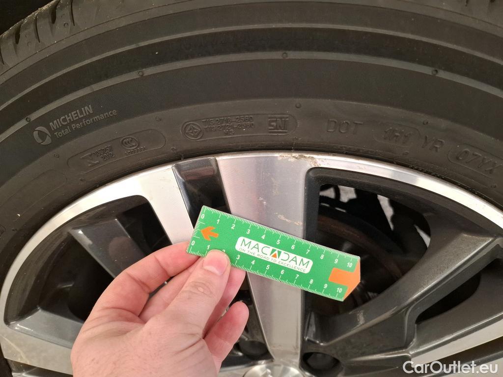  Peugeot  3008  Allure 1.2 PureTech 130CV BVA8 E6d #18