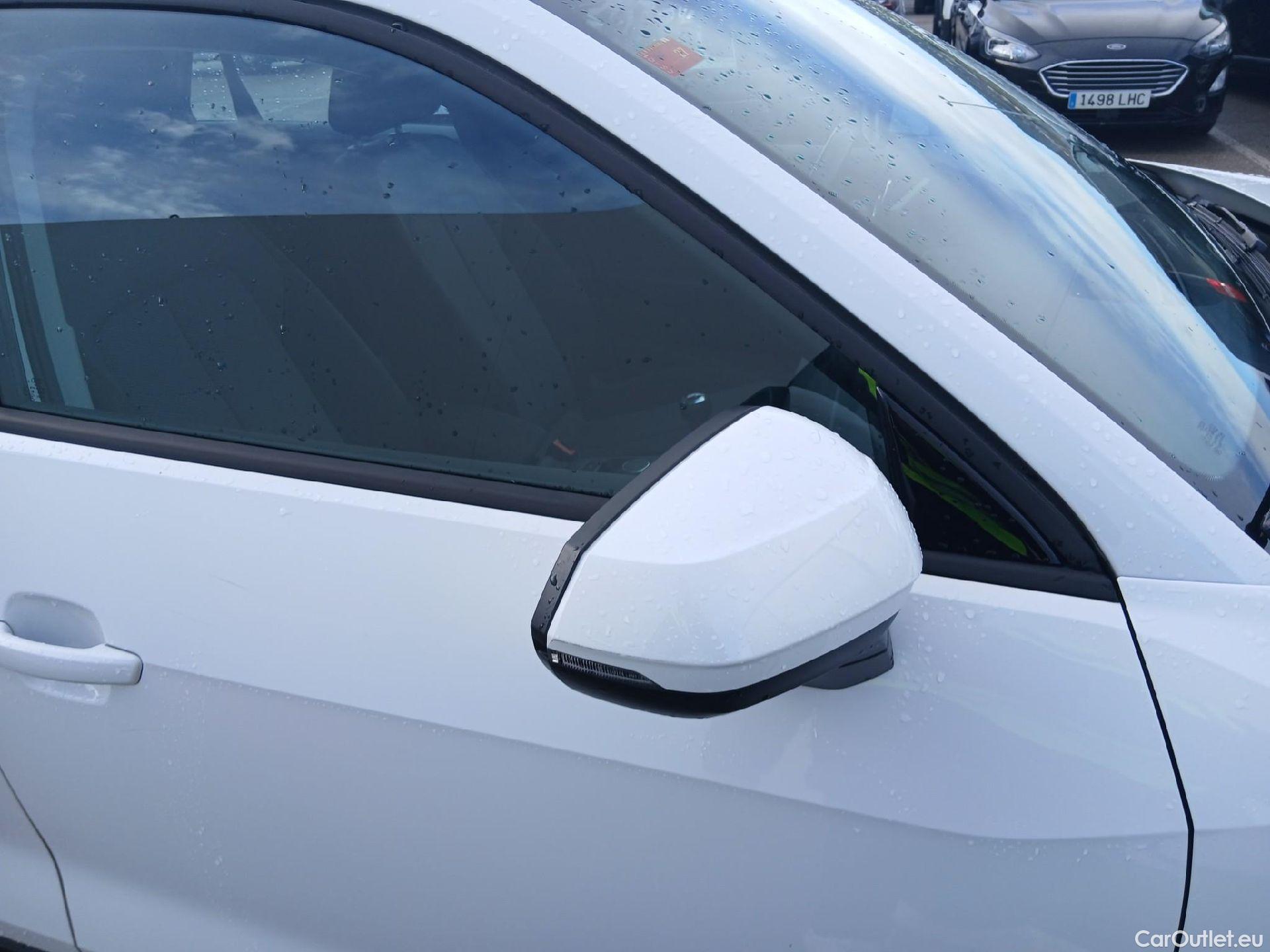  Audi  Q2 AUDI  / 2016 / 5P / todoterreno Design 30 TFSI 85kW (116CV) #24