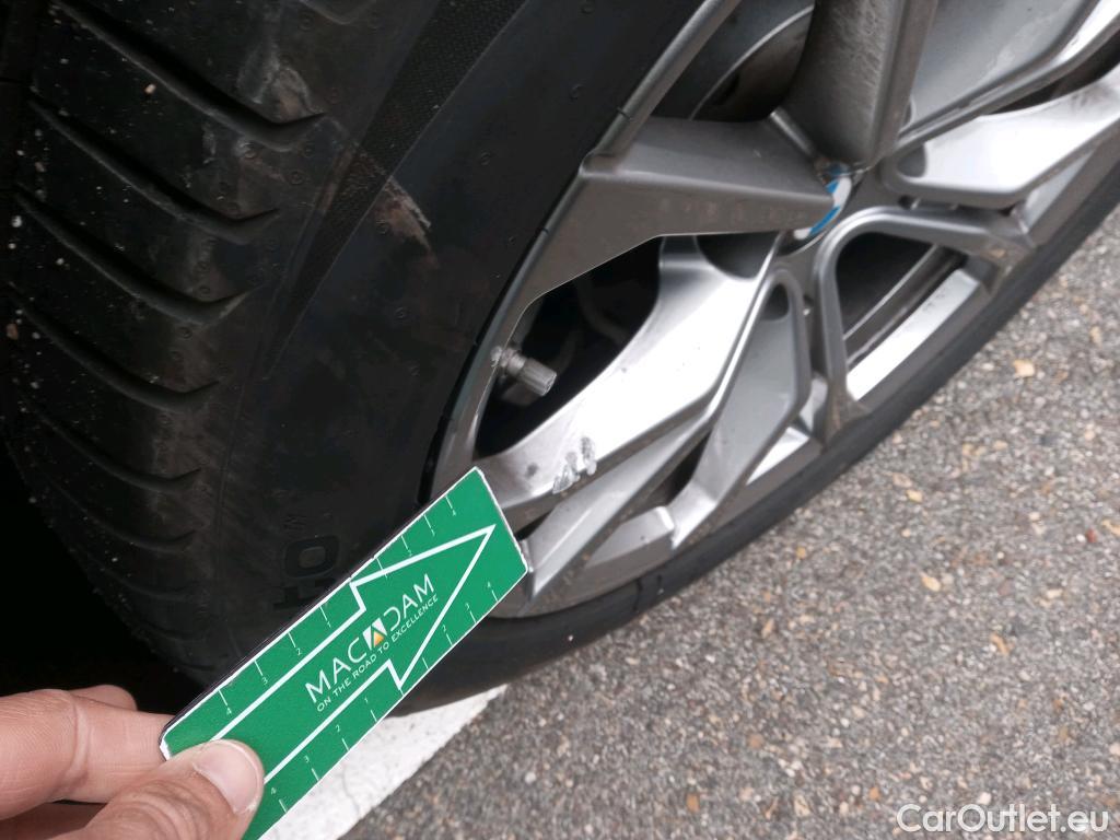  Bmw  Serie 3 BMW  / 2018 / 4P / sedán 320d Auto. #15