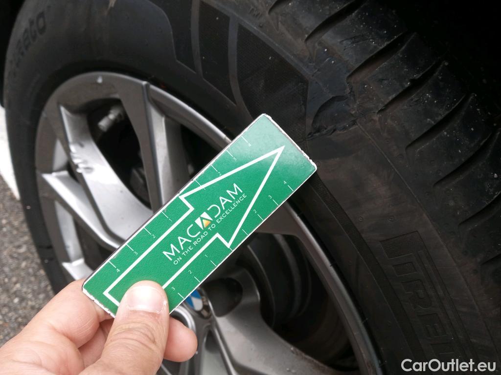  Bmw  Serie 3 BMW  / 2018 / 4P / sedán 320d Auto. #9