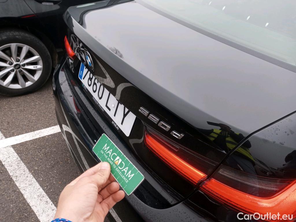  Bmw  Serie 3 BMW  / 2018 / 4P / sedán 320d Auto. #33