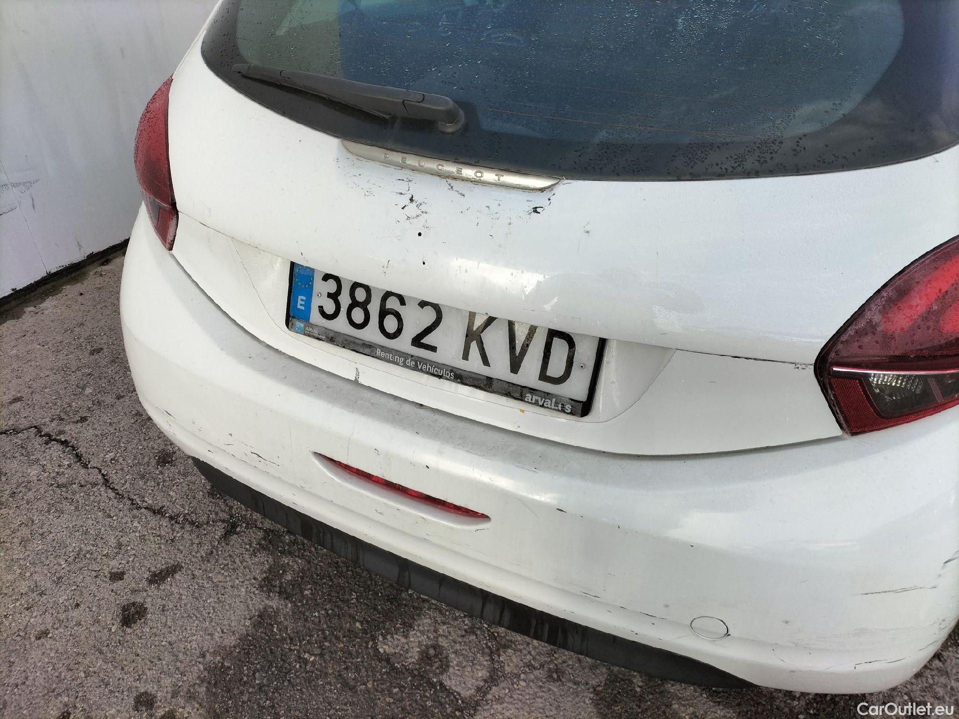  Peugeot  208 PEUGEOT  / 2015 / 5P / berlina con portón 5P ACTIVE BlueHDi 73kW (100CV) #30