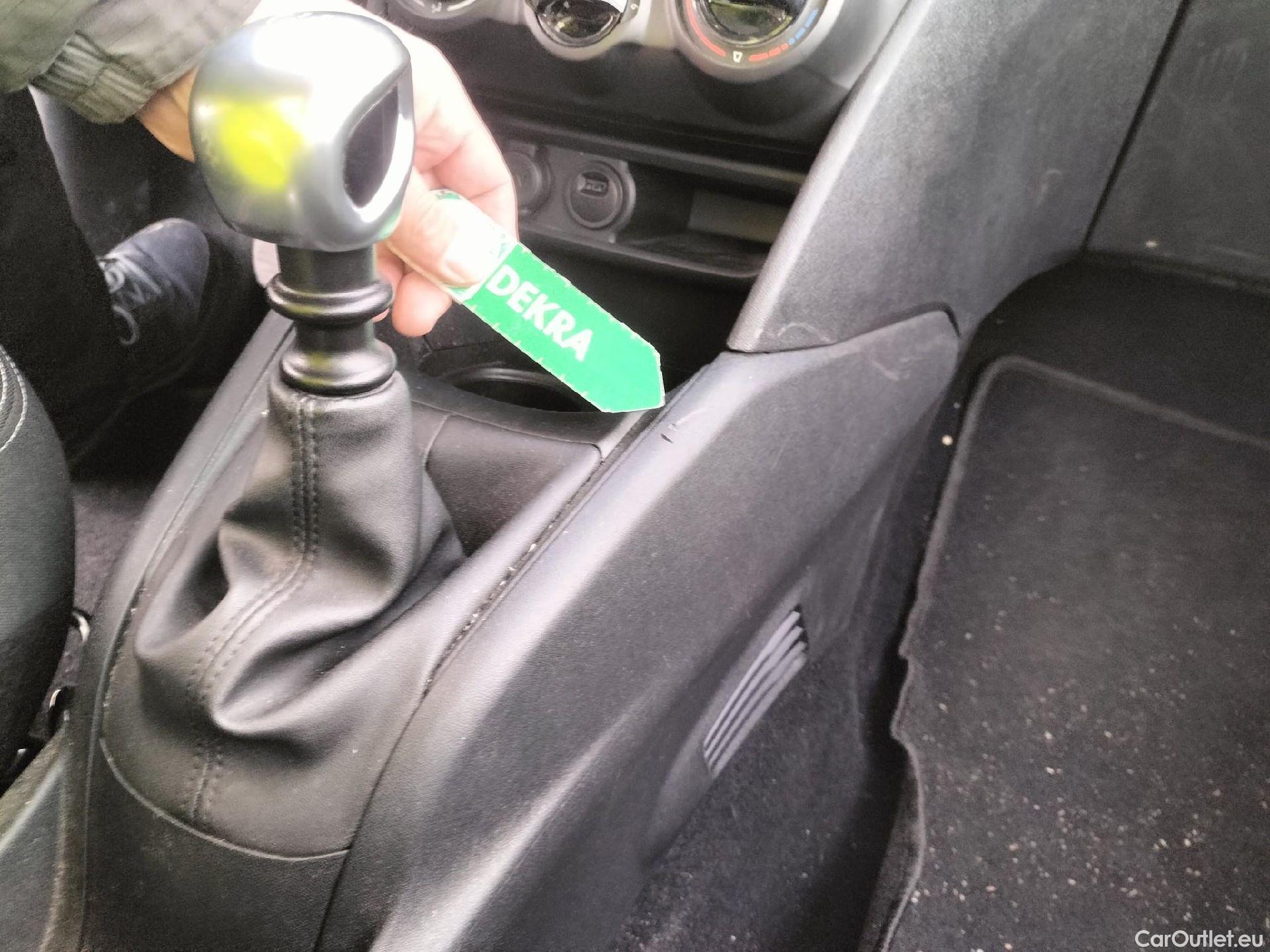  Peugeot  208 PEUGEOT  / 2015 / 5P / berlina con portón 5P ACTIVE BlueHDi 73kW (100CV) #18