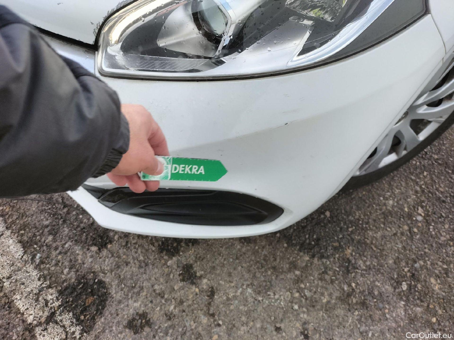  Peugeot  208 PEUGEOT  / 2015 / 5P / berlina con portón 5P ACTIVE BlueHDi 73kW (100CV) #1