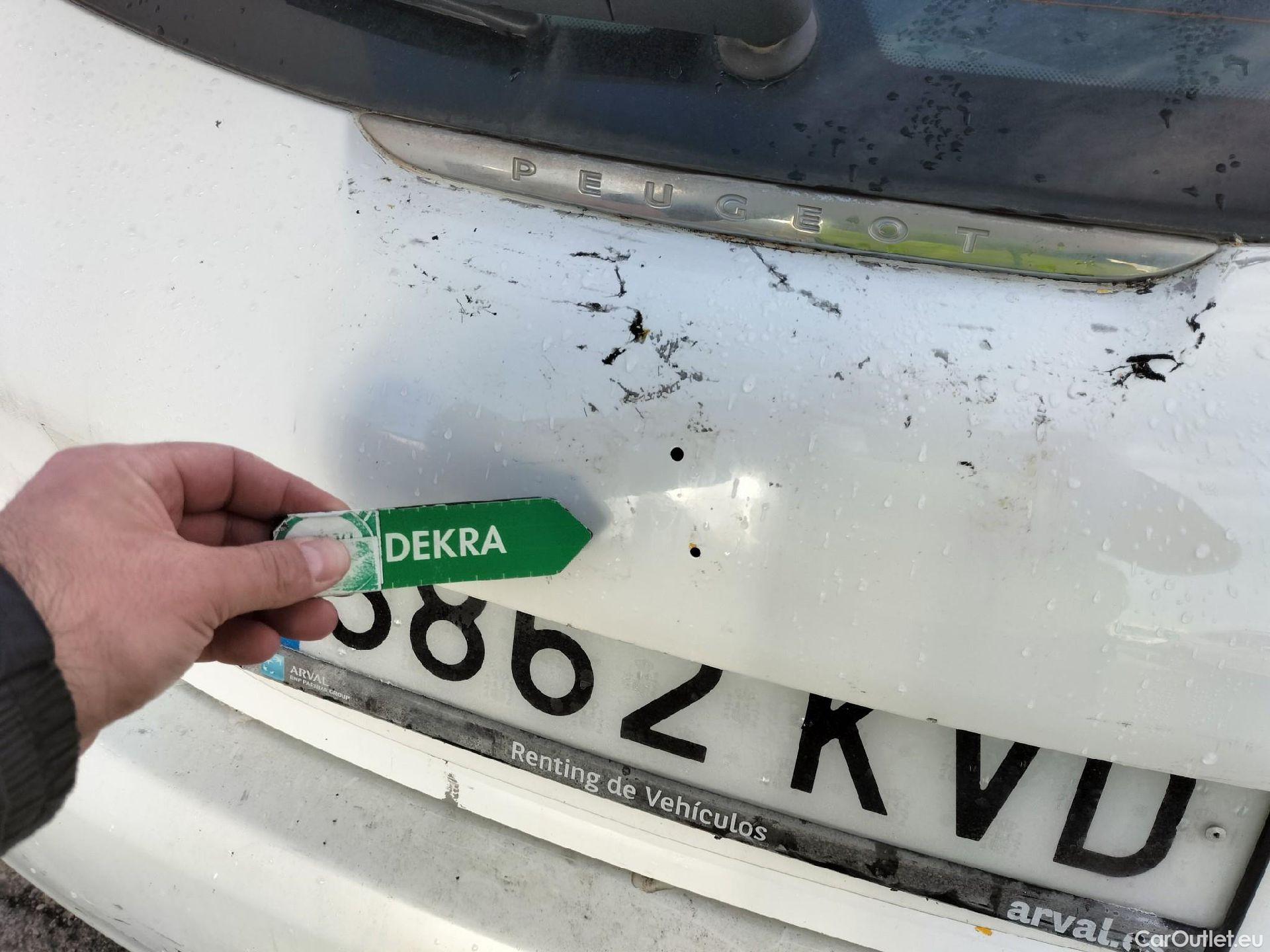  Peugeot  208 PEUGEOT  / 2015 / 5P / berlina con portón 5P ACTIVE BlueHDi 73kW (100CV) #32