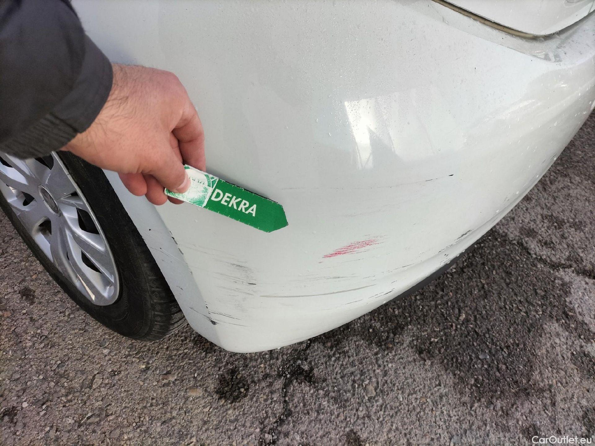  Peugeot  208 PEUGEOT  / 2015 / 5P / berlina con portón 5P ACTIVE BlueHDi 73kW (100CV) #26