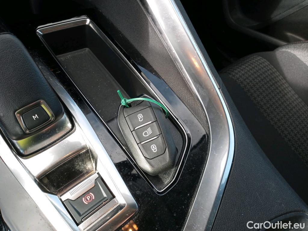  Peugeot  3008 PEUGEOT  / 2020 / 5P / todoterreno 1.2 PureTech 96KW S&S Active Pack EAT8 #1