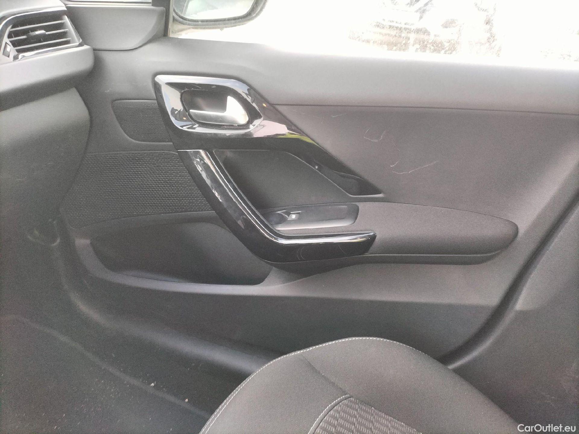  Peugeot  208 PEUGEOT  / 2015 / 5P / berlina con portón 5P ACTIVE BlueHDi 73kW (100CV) #19