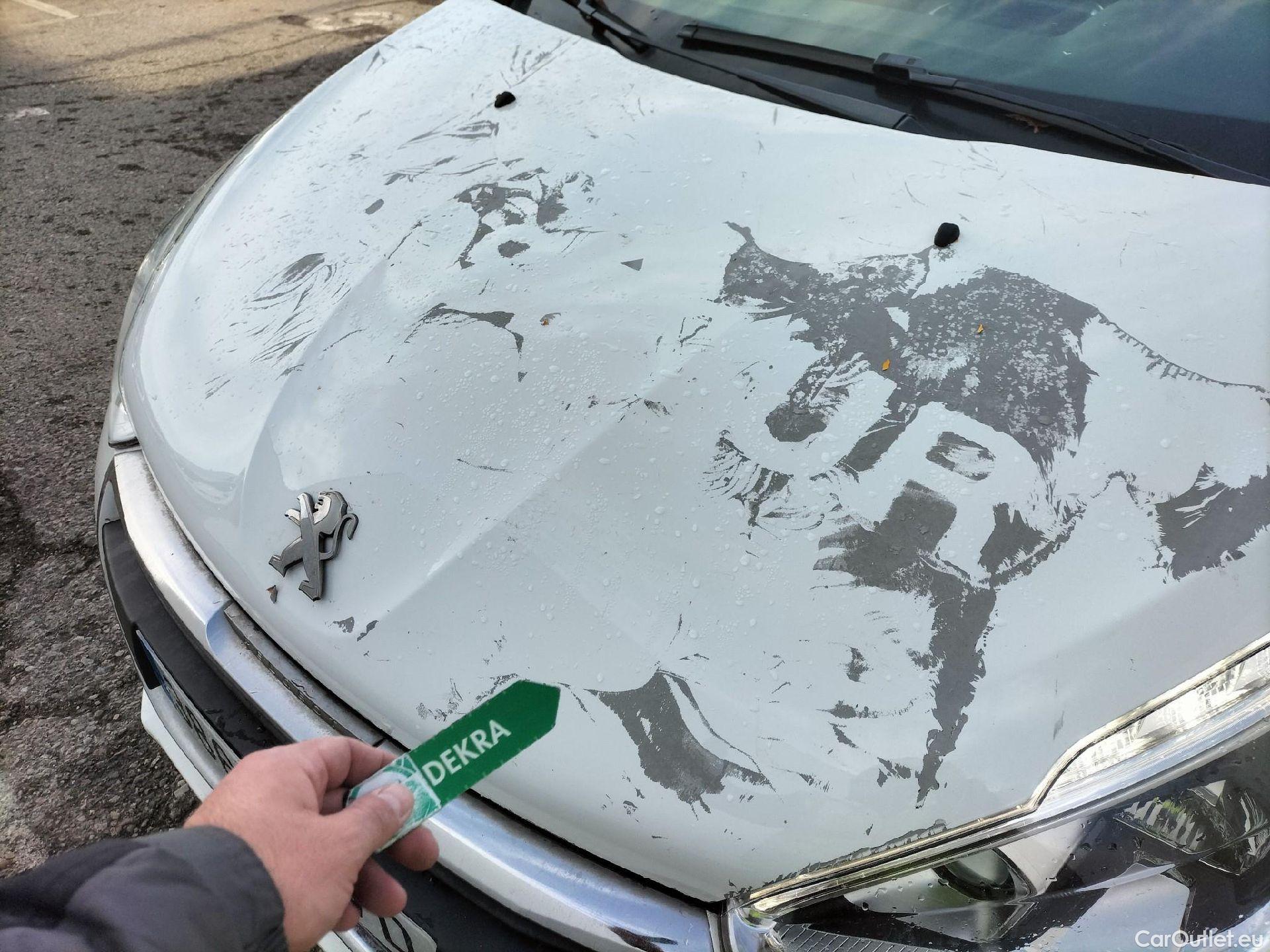  Peugeot  208 PEUGEOT  / 2015 / 5P / berlina con portón 5P ACTIVE BlueHDi 73kW (100CV) #4