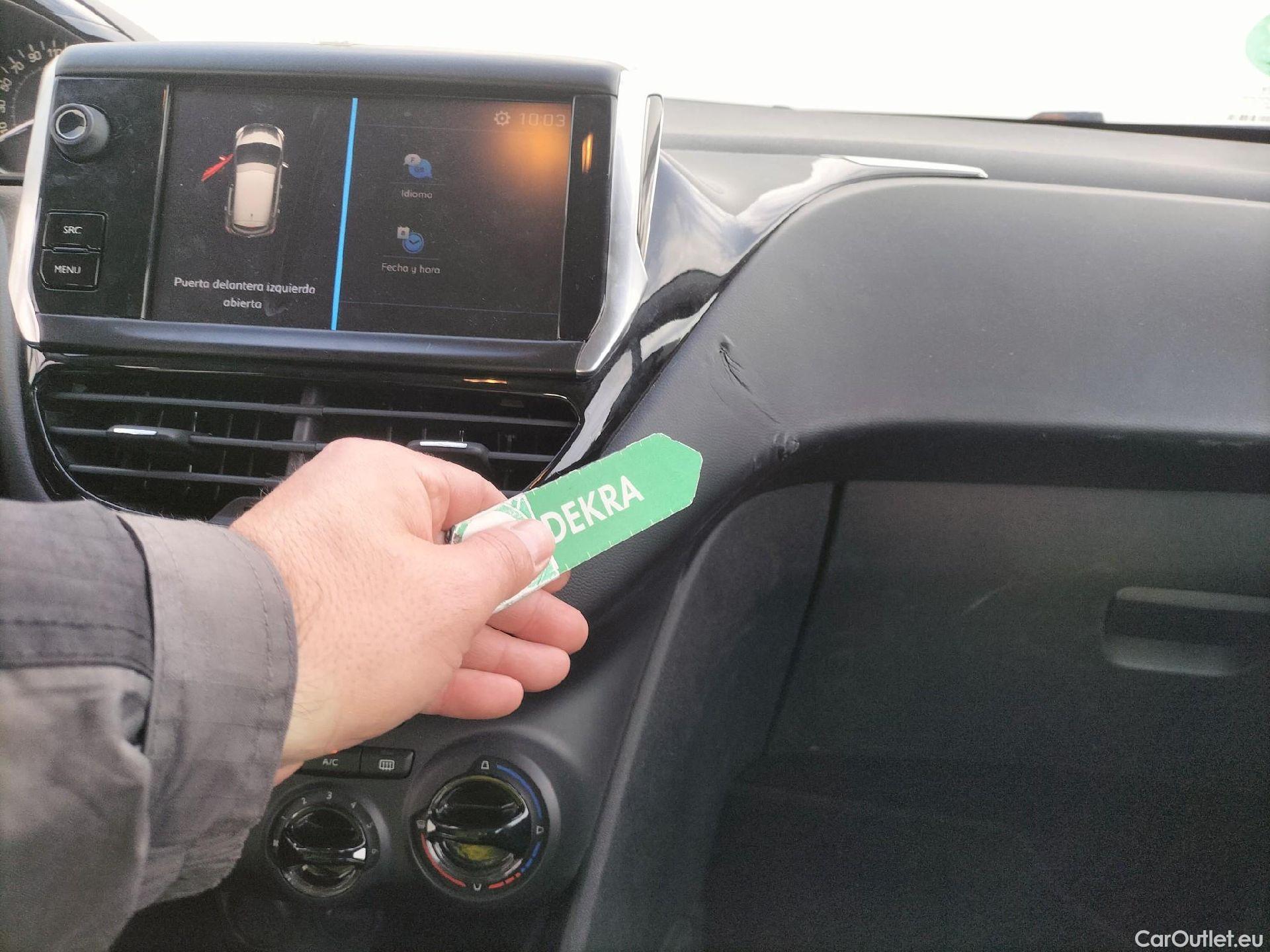  Peugeot  208 PEUGEOT  / 2015 / 5P / berlina con portón 5P ACTIVE BlueHDi 73kW (100CV) #15