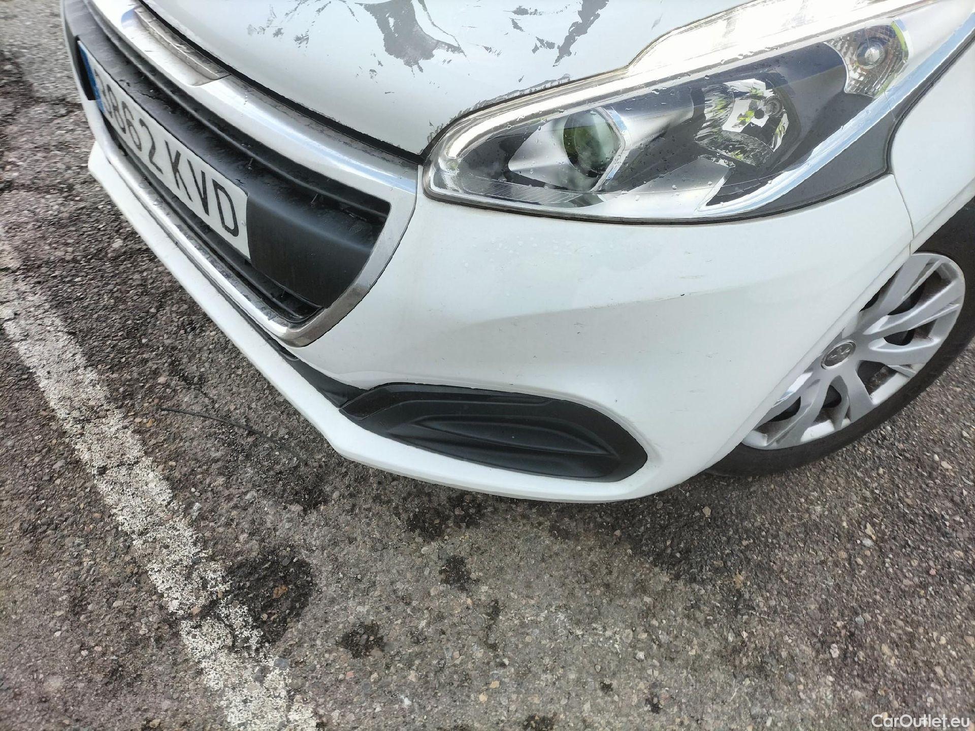  Peugeot  208 PEUGEOT  / 2015 / 5P / berlina con portón 5P ACTIVE BlueHDi 73kW (100CV) #2