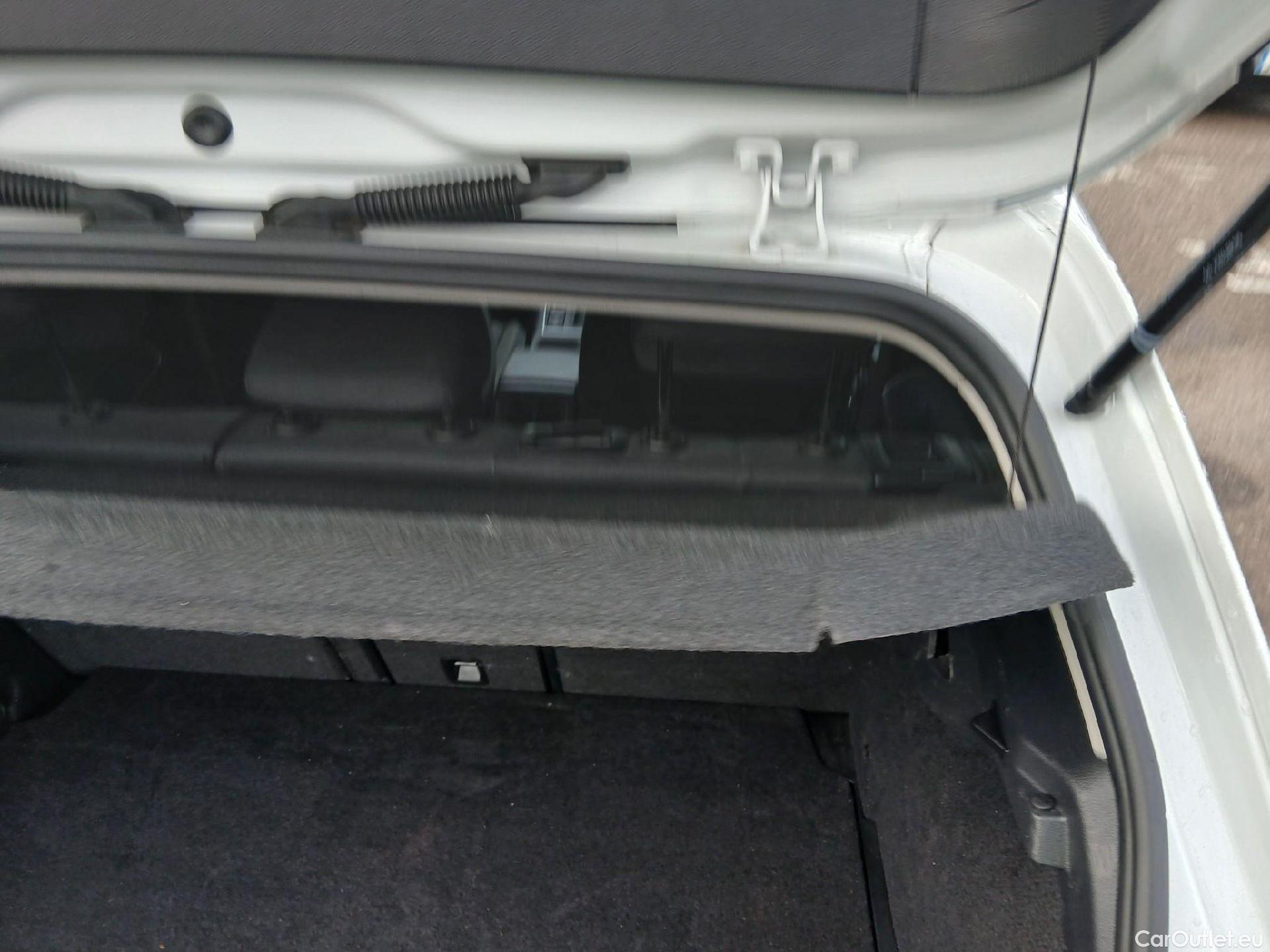  Volkswagen  Golf  VOLKSWAGEN / 2020 / 5P / berlina con portón Life 1.0 eTSI 81kW (110CV) DSG #20