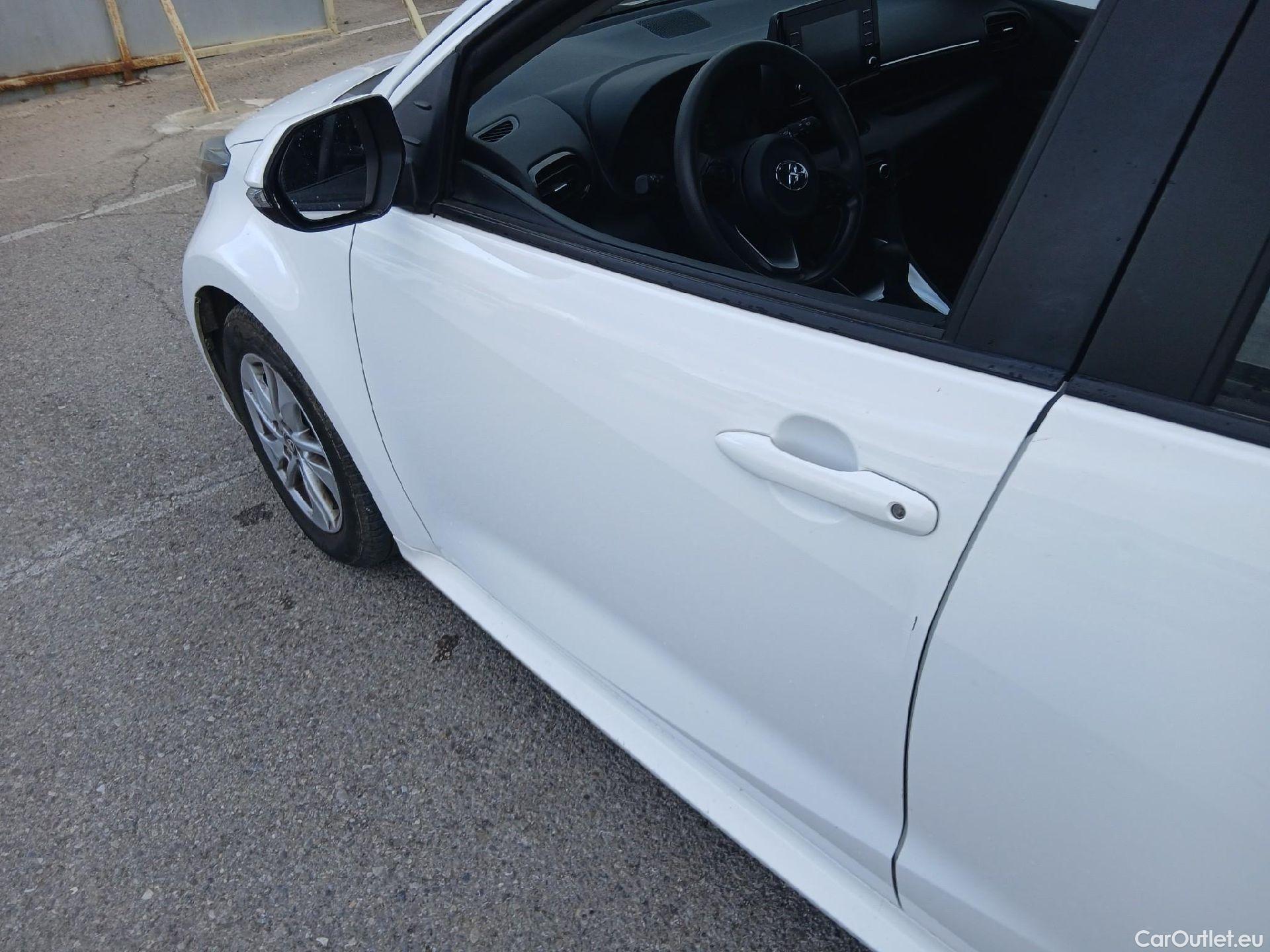  Toyota  Yaris TOYOTA  / 2020 / 5P / berlina con portón 1.5 120H Business Plus #6