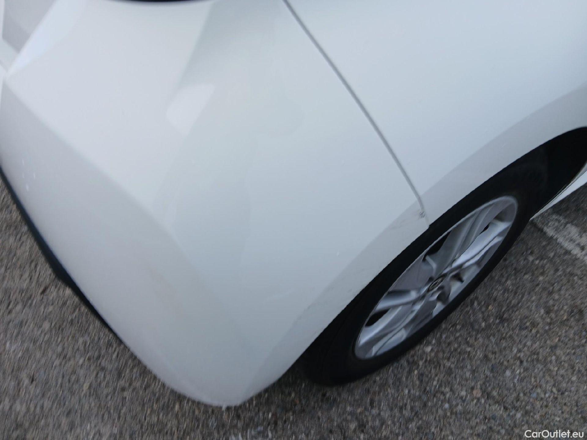  Toyota  Yaris TOYOTA  / 2020 / 5P / berlina con portón 1.5 120H Business Plus #12