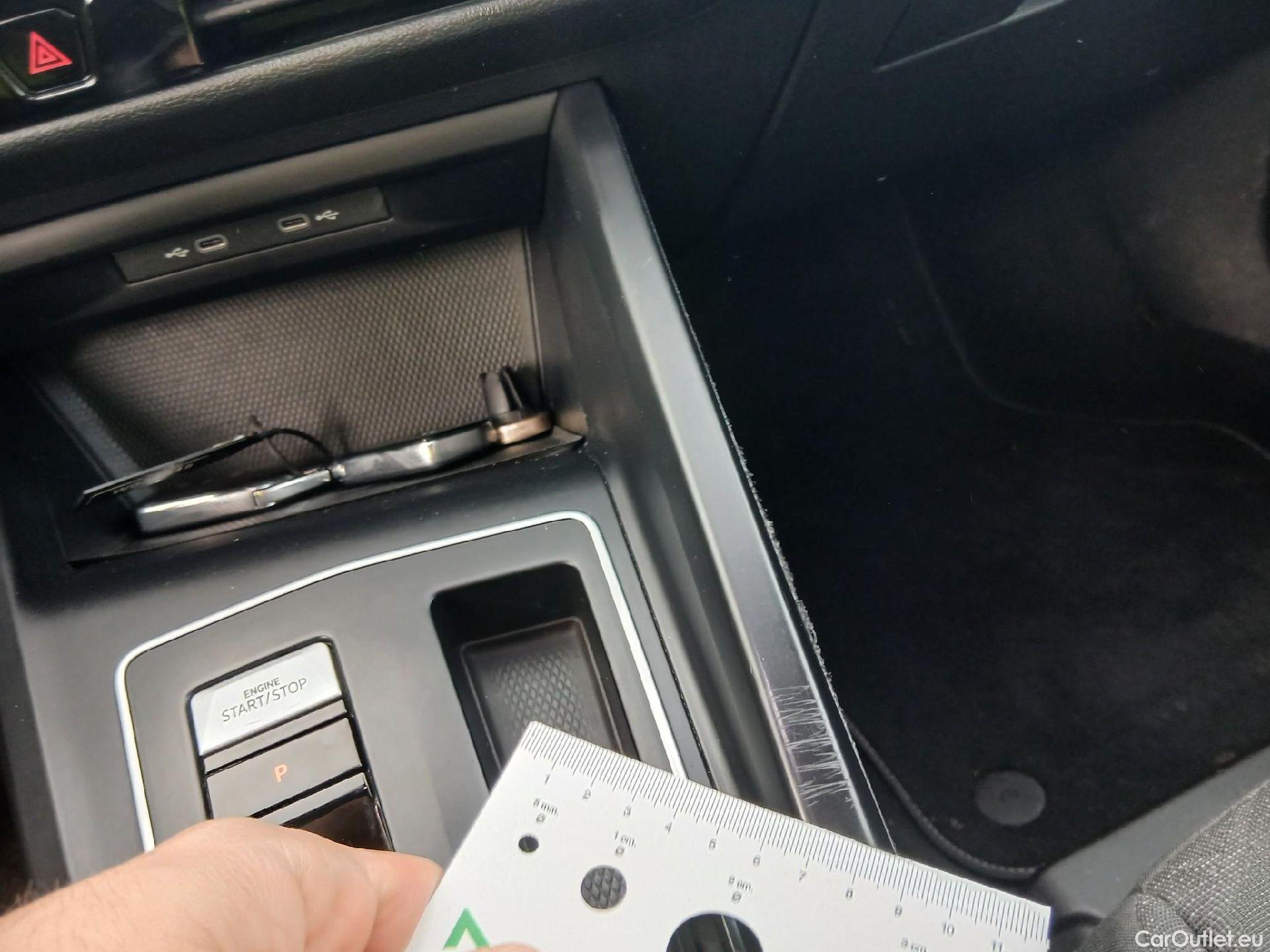  Volkswagen  Golf  VOLKSWAGEN / 2020 / 5P / berlina con portón Life 1.0 eTSI 81kW (110CV) DSG #24