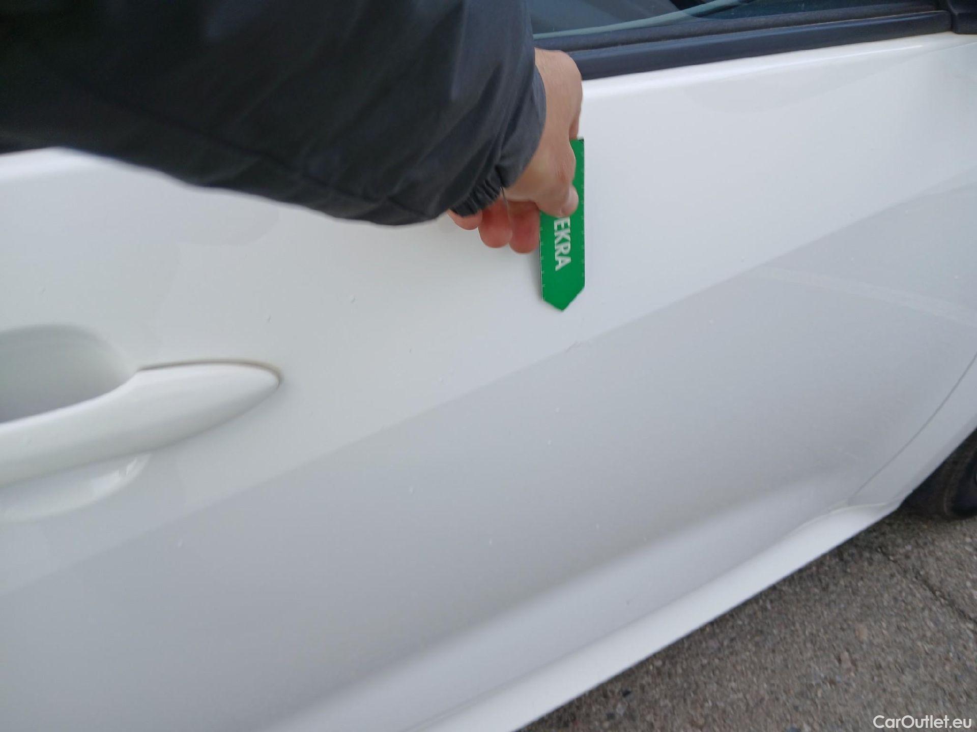  Toyota  Yaris TOYOTA  / 2020 / 5P / berlina con portón 1.5 120H Business Plus #15