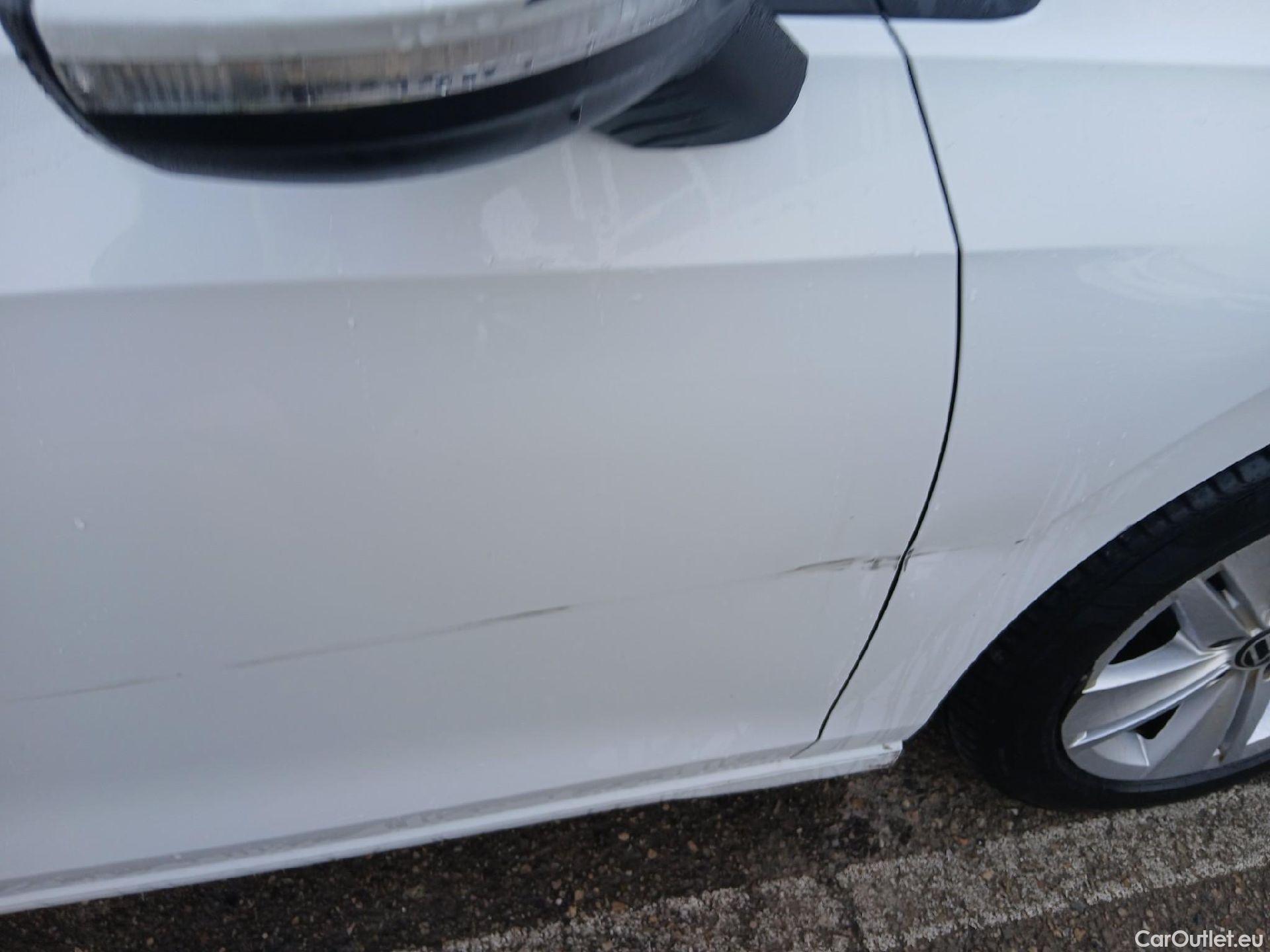  Volkswagen  Golf  VOLKSWAGEN / 2020 / 5P / berlina con portón Life 1.0 eTSI 81kW (110CV) DSG #12