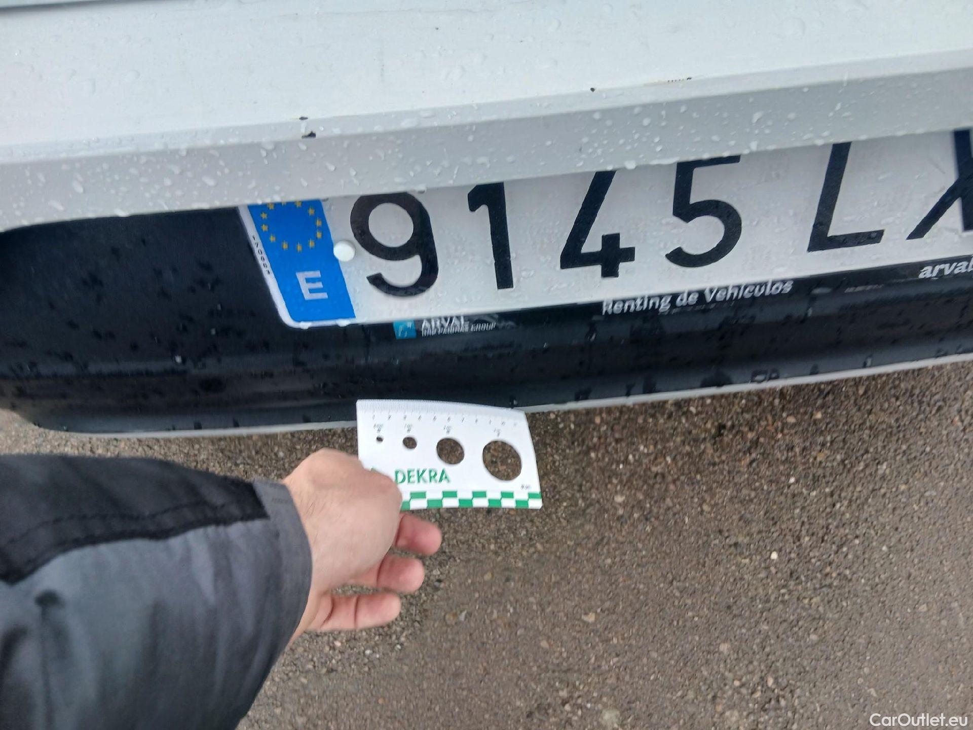  Volkswagen  T-ROC VOLKSWAGEN  / 2017 / 5P / todoterreno Advance Style 2.0 TDI 110kW DSG #12