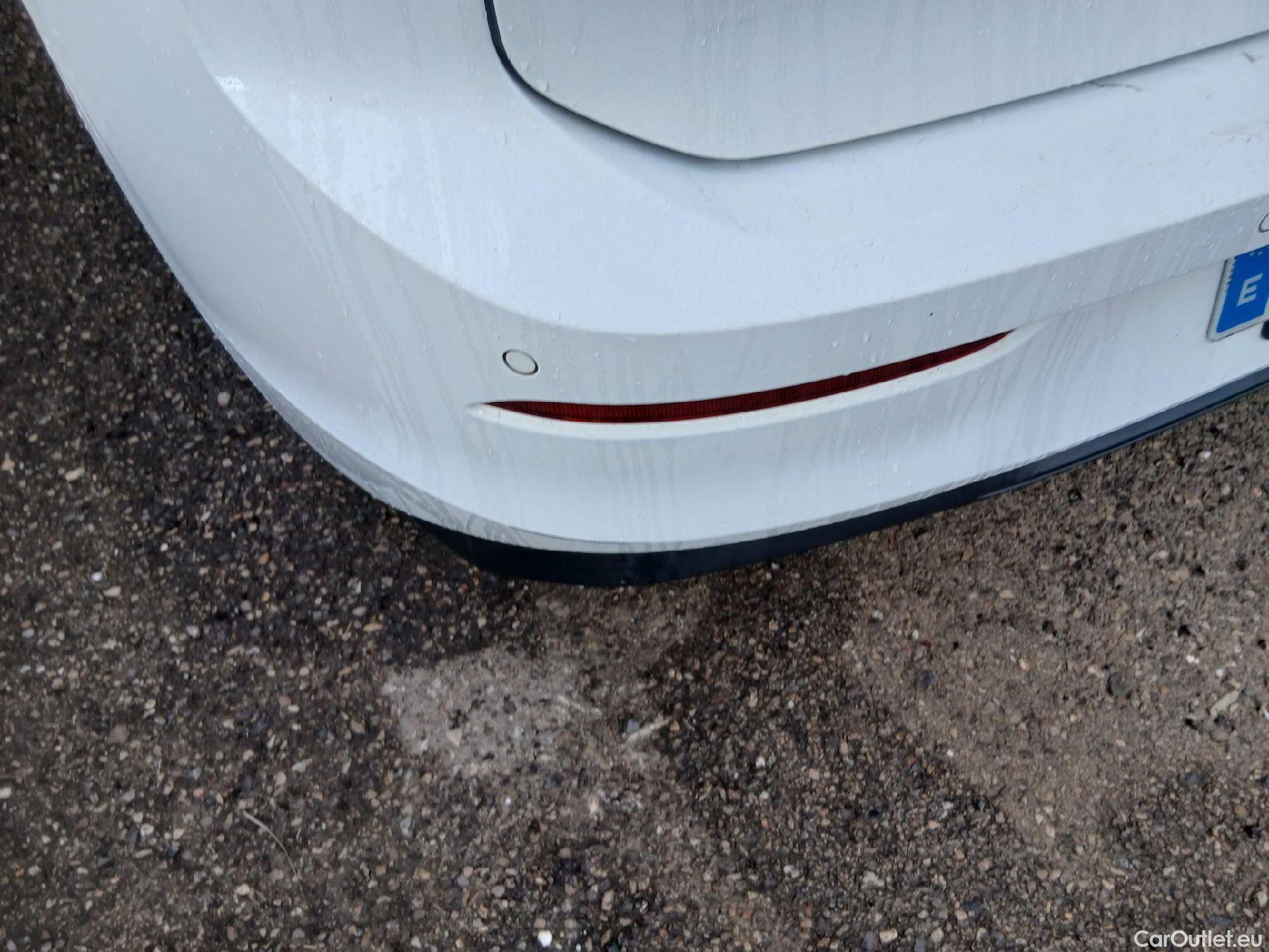  Volkswagen  Golf  VOLKSWAGEN / 2020 / 5P / berlina con portón Life 1.0 eTSI 81kW (110CV) DSG #4