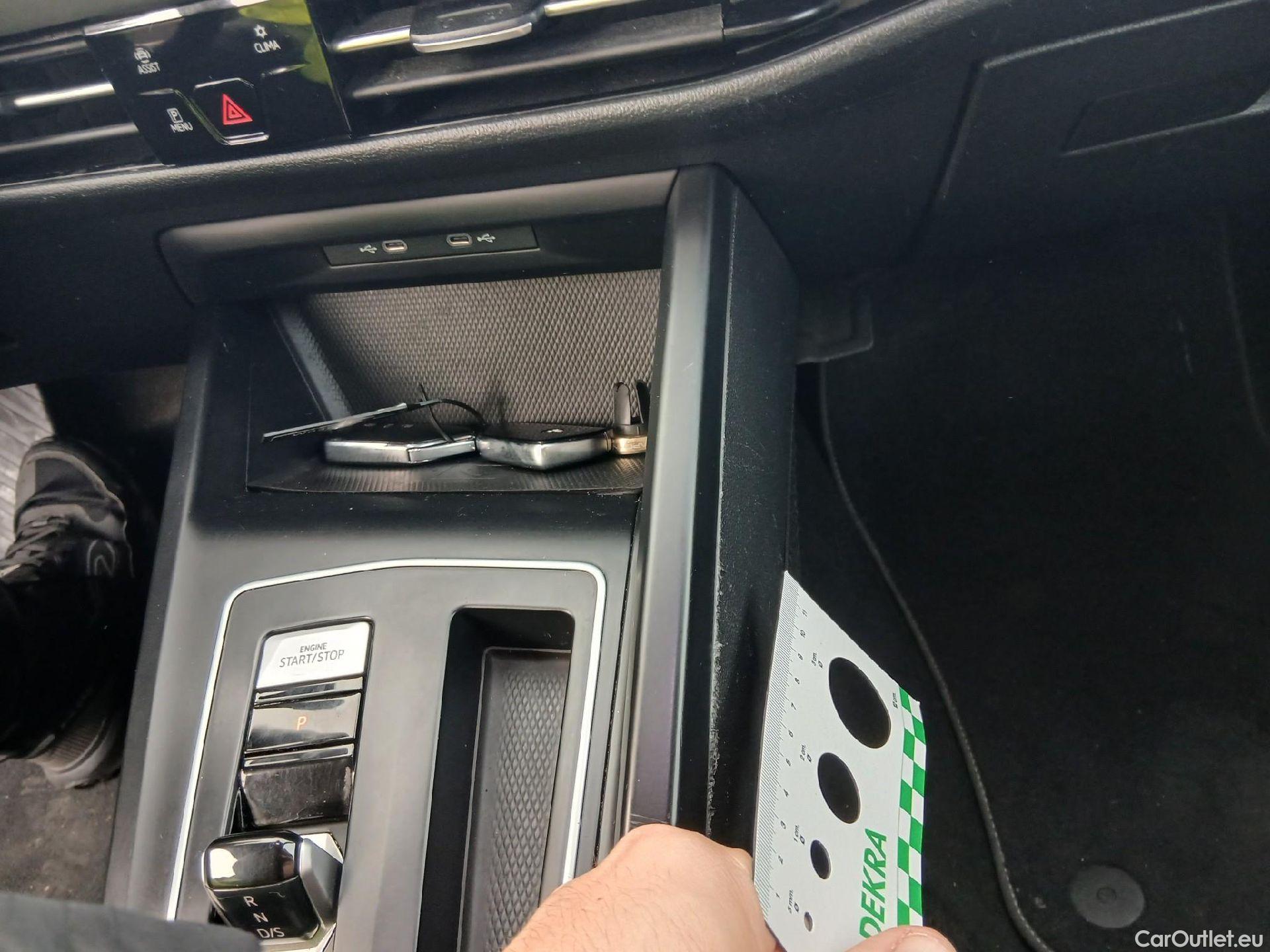  Volkswagen  Golf  VOLKSWAGEN / 2020 / 5P / berlina con portón Life 1.0 eTSI 81kW (110CV) DSG #22