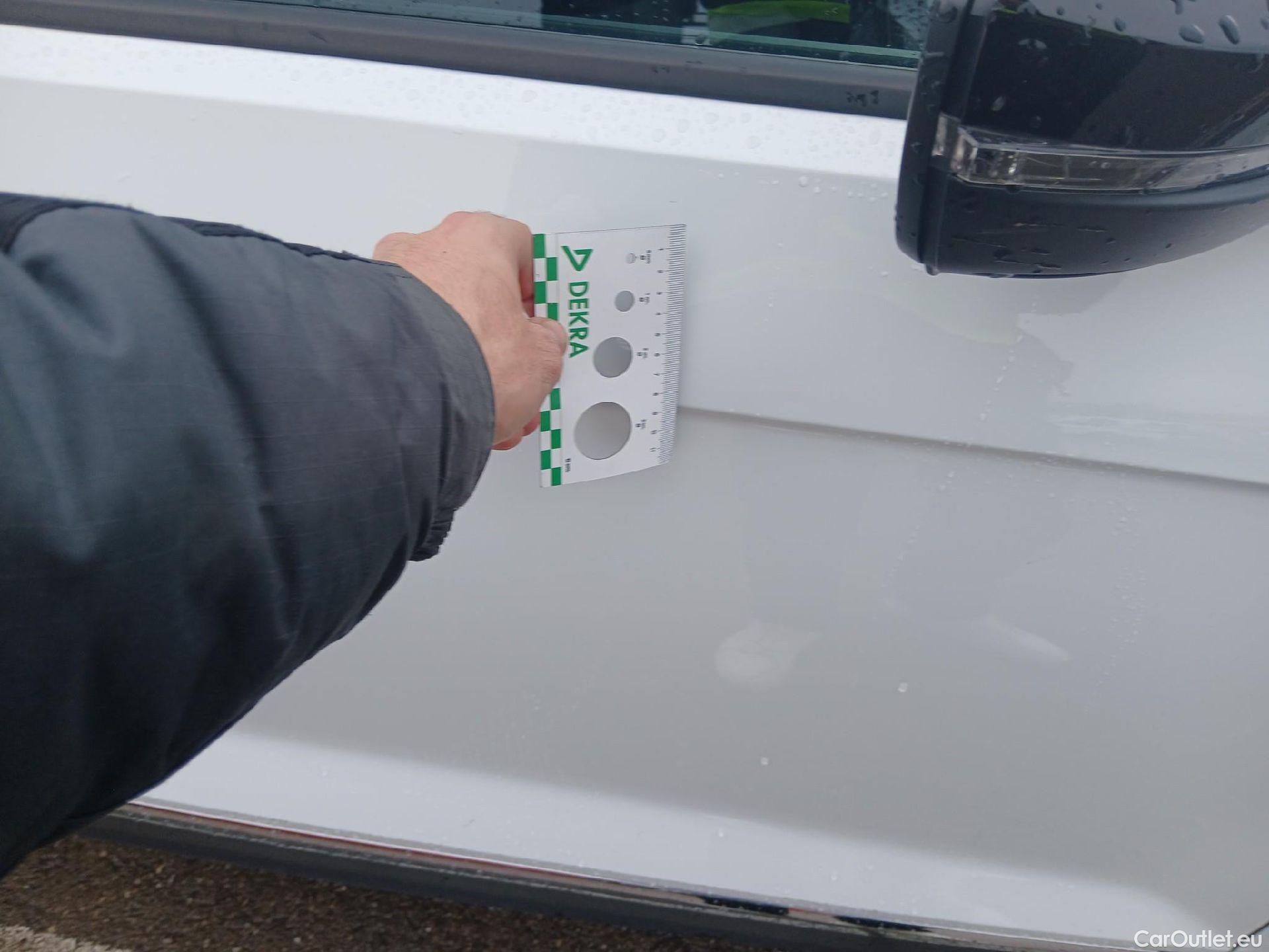  Volkswagen  T-ROC VOLKSWAGEN  / 2017 / 5P / todoterreno Advance Style 2.0 TDI 110kW DSG #20