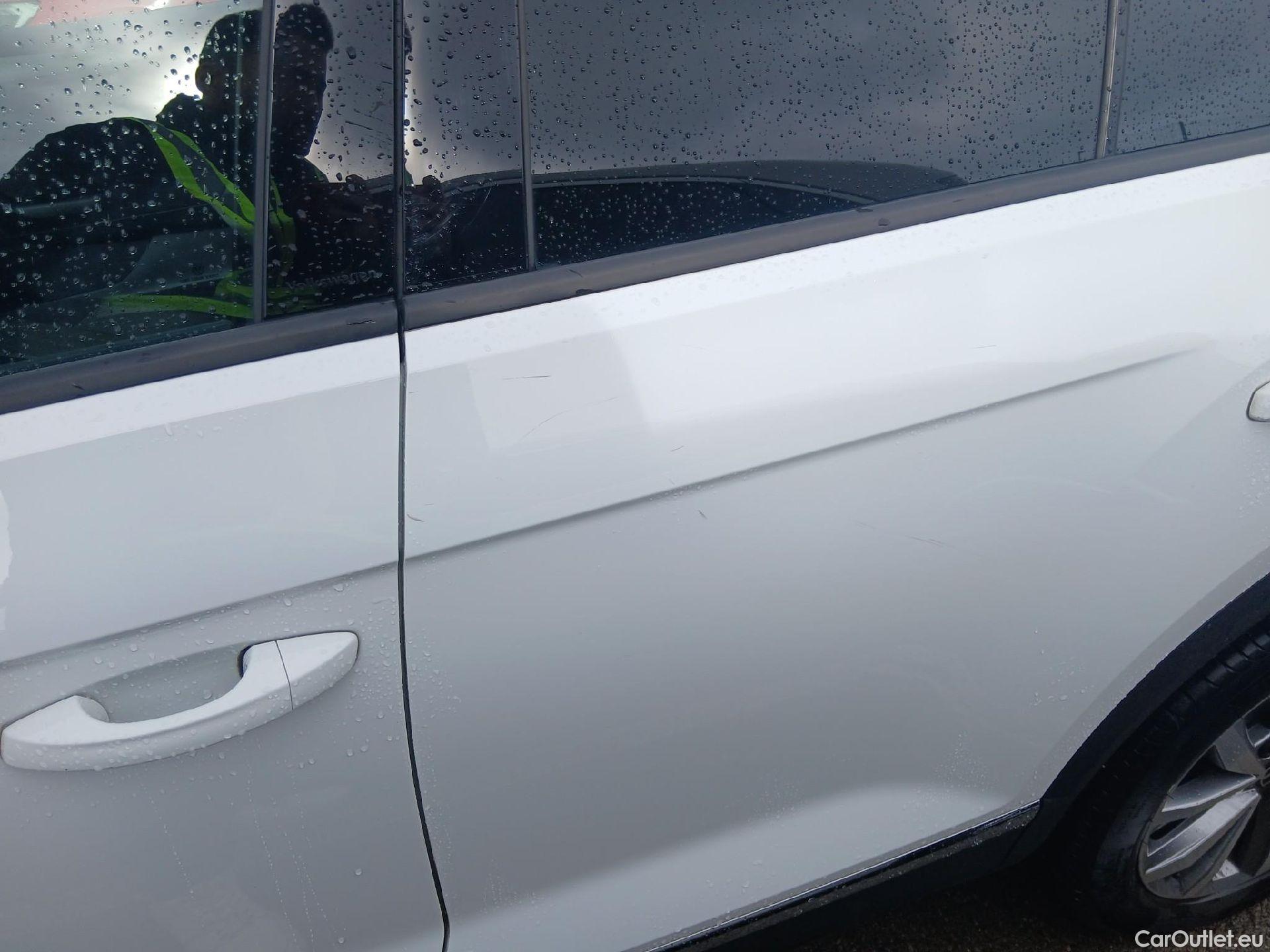  Volkswagen  T-ROC VOLKSWAGEN  / 2017 / 5P / todoterreno Advance Style 2.0 TDI 110kW DSG #6