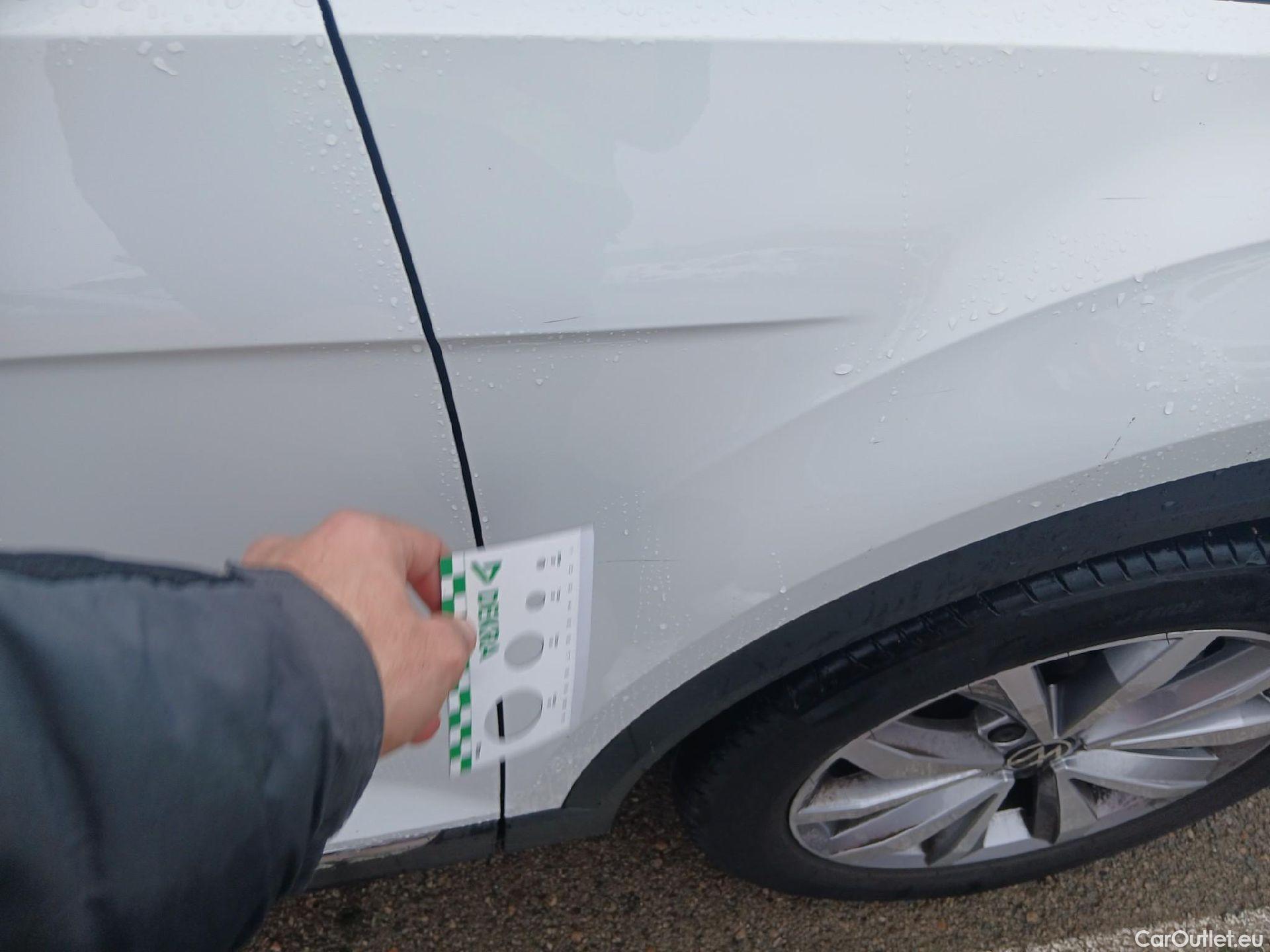  Volkswagen  T-ROC VOLKSWAGEN  / 2017 / 5P / todoterreno Advance Style 2.0 TDI 110kW DSG #24