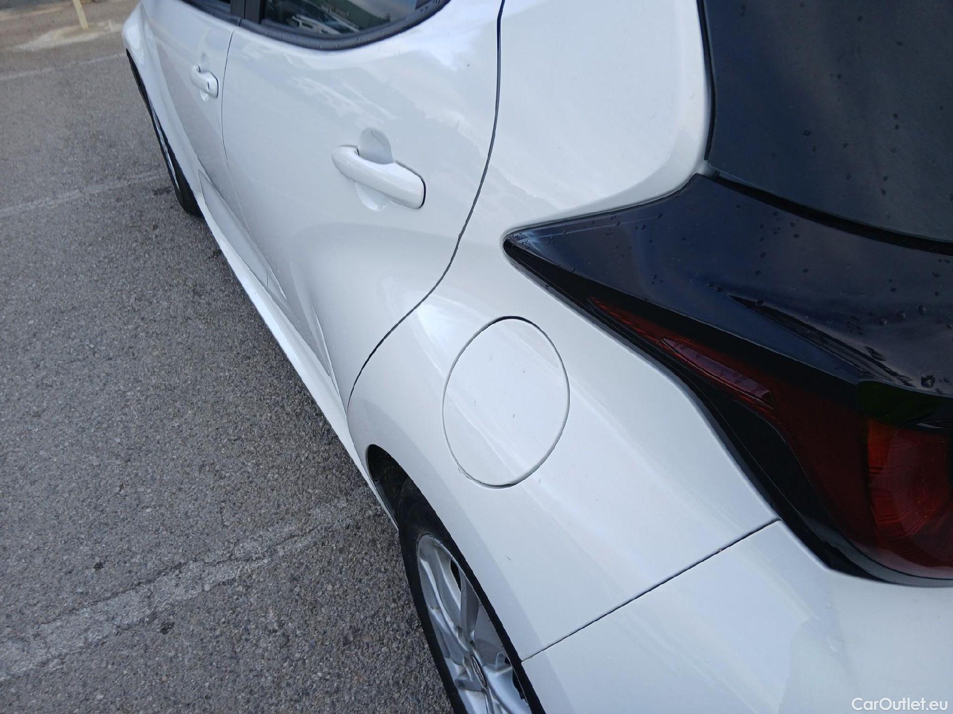  Toyota  Yaris TOYOTA  / 2020 / 5P / berlina con portón 1.5 120H Business Plus #9