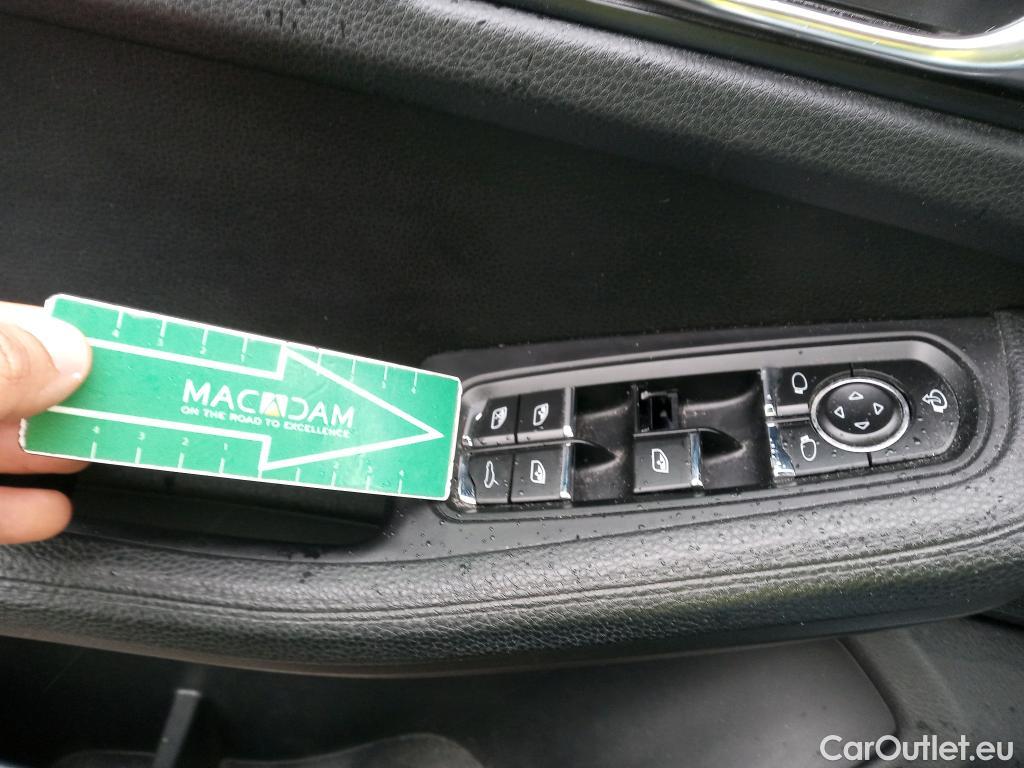  Porsche  Macan PORSCHE  / 2018 / 5P / todoterreno  #2