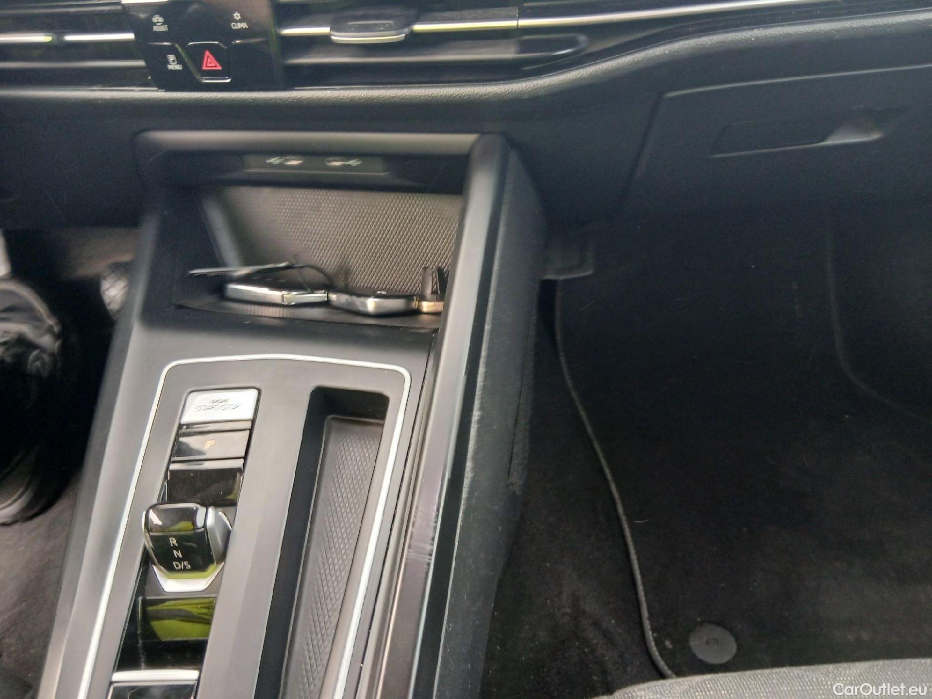  Volkswagen  Golf  VOLKSWAGEN / 2020 / 5P / berlina con portón Life 1.0 eTSI 81kW (110CV) DSG #23