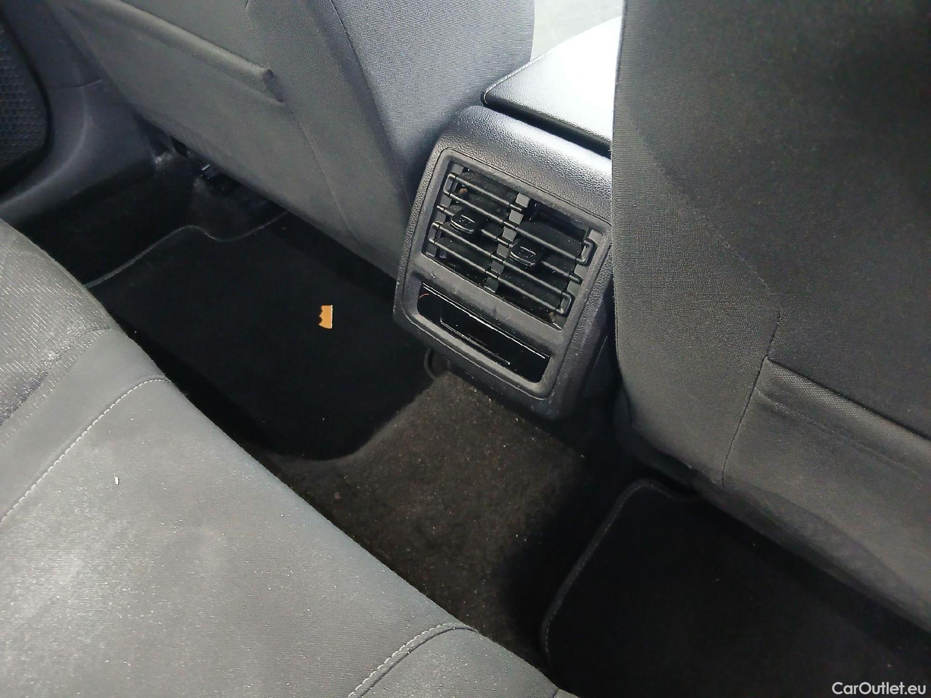  Volkswagen  Golf  VOLKSWAGEN / 2020 / 5P / berlina con portón Life 1.0 eTSI 81kW (110CV) DSG #18