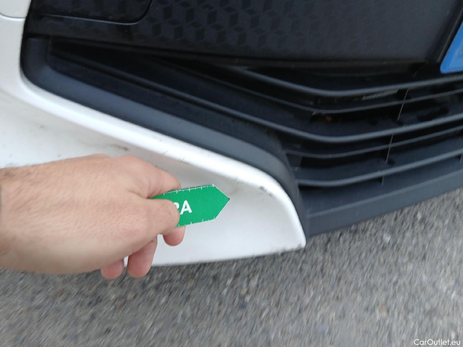  Toyota  Yaris TOYOTA  / 2020 / 5P / berlina con portón 1.5 120H Business Plus #1