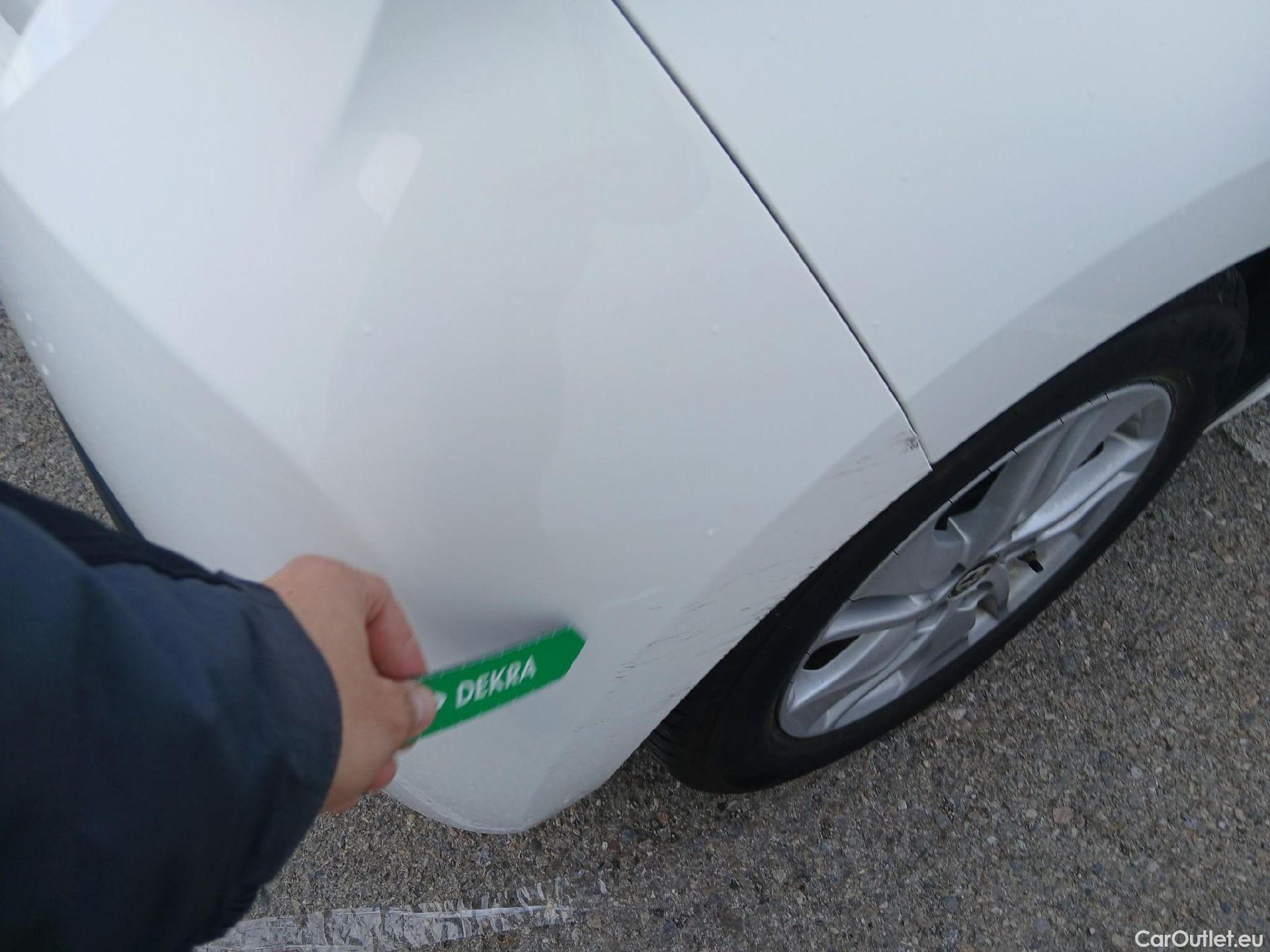  Toyota  Yaris TOYOTA  / 2020 / 5P / berlina con portón 1.5 120H Business Plus #11