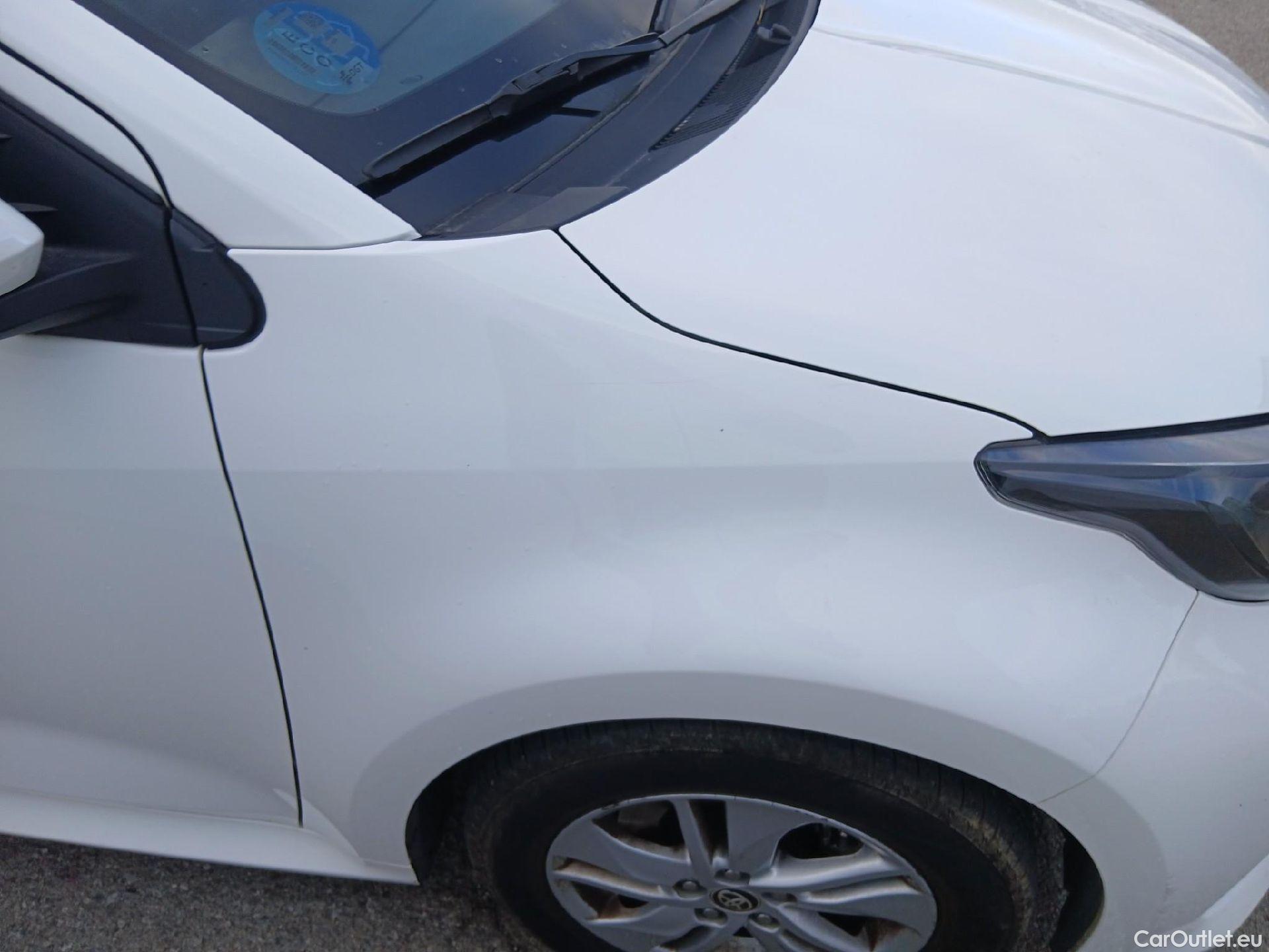  Toyota  Yaris TOYOTA  / 2020 / 5P / berlina con portón 1.5 120H Business Plus #17