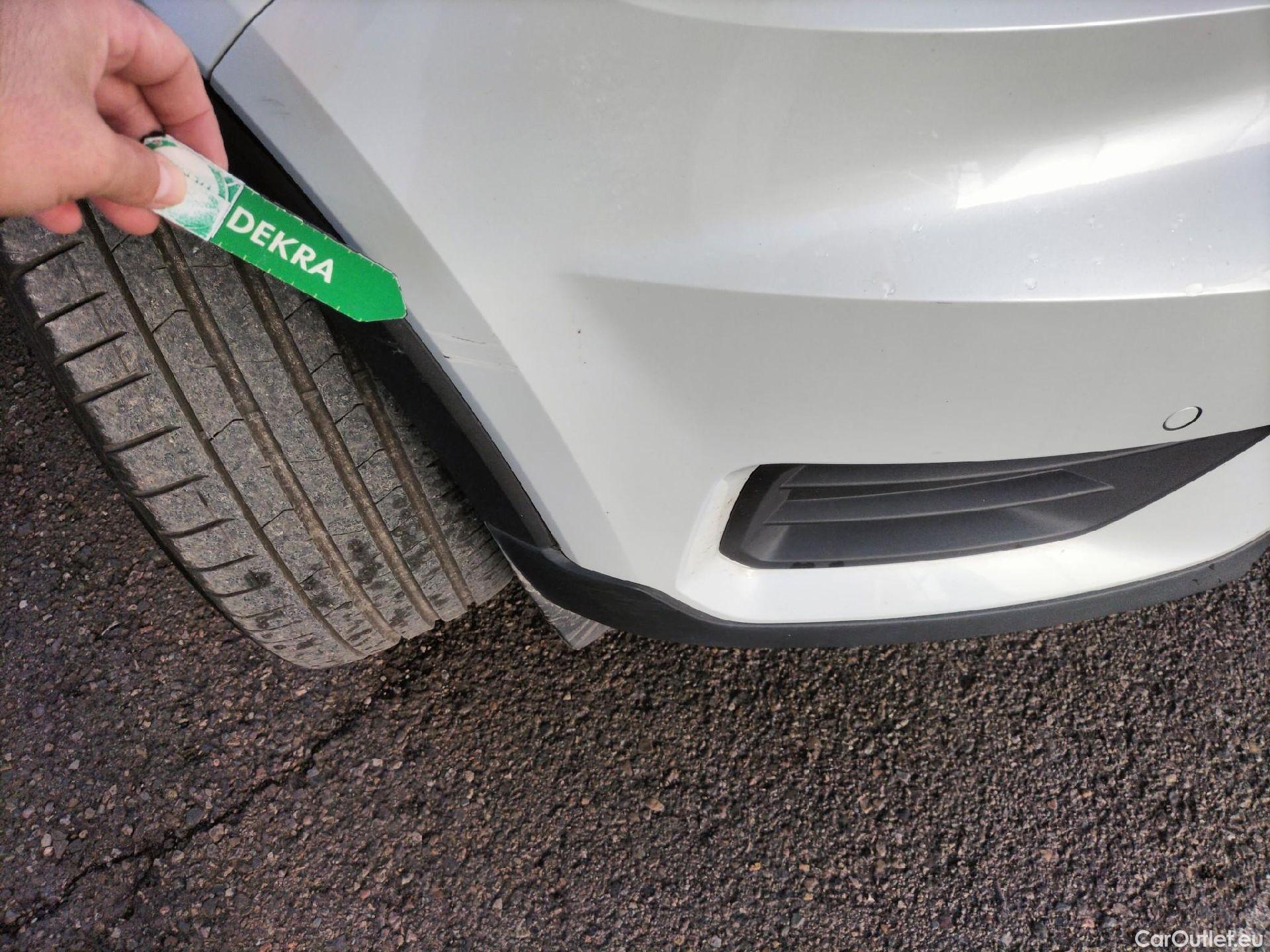  Volvo  XC 40 VOLVO XC40 / 2017 / 5P / todoterreno 2.0 B4 G AWD R-Design Auto #5