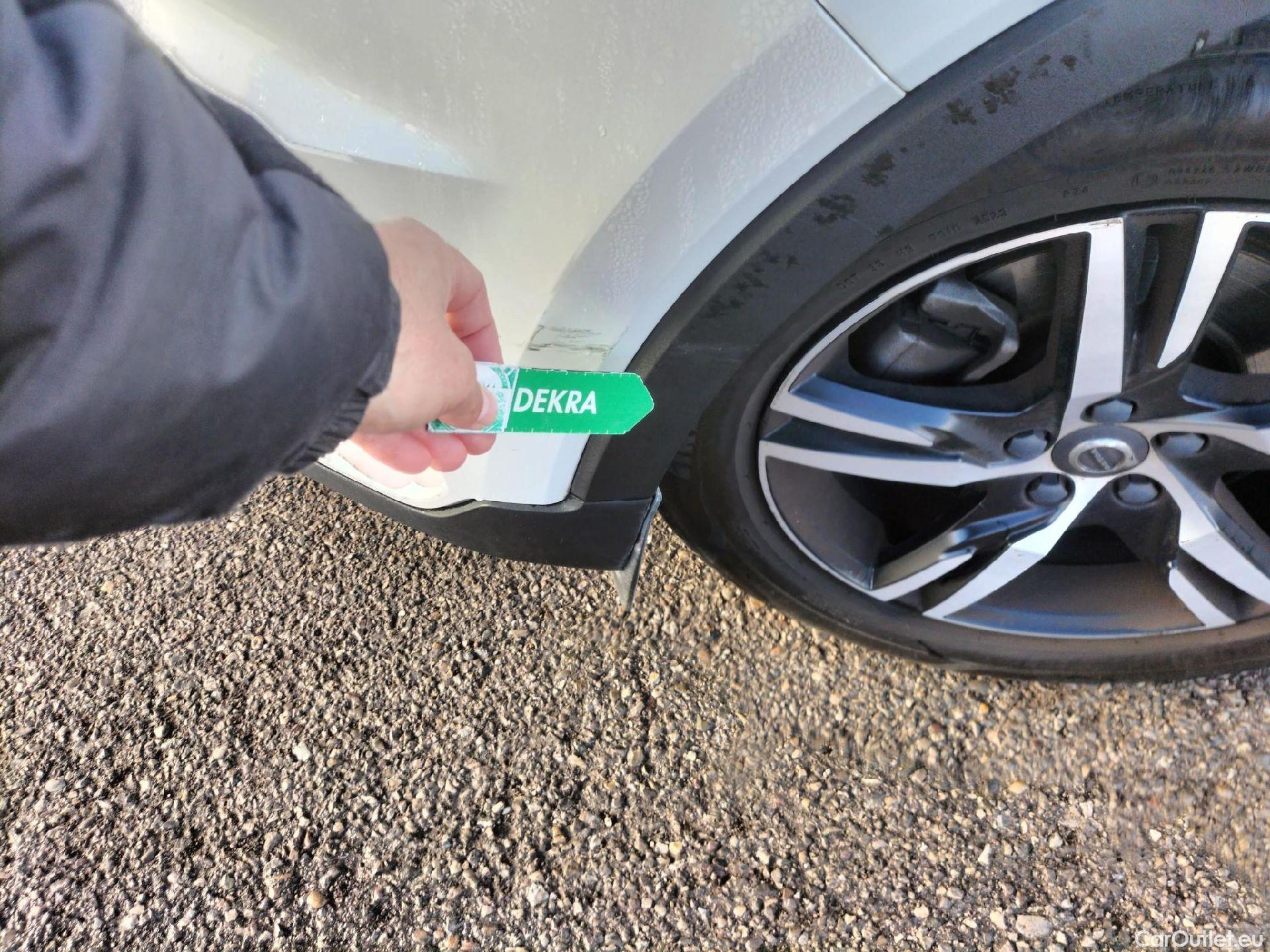  Volvo  XC 40 VOLVO XC40 / 2017 / 5P / todoterreno 2.0 B4 G AWD R-Design Auto #9