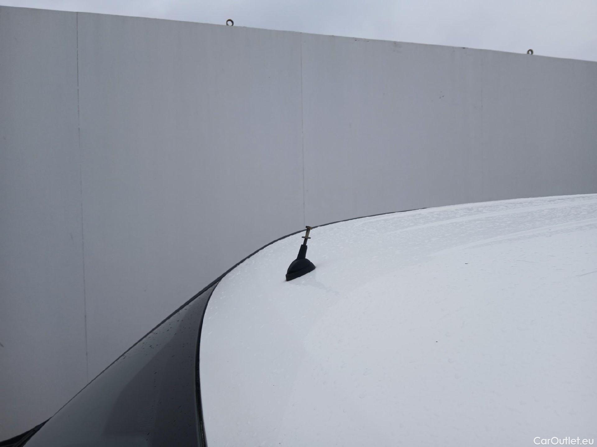  Fiat  Doblo FIAT Doblò Cargo/2015/4P/furgón derivado de turismo Cargo XL Base Plus 1.6 Mjet 78kW (105CV) #18