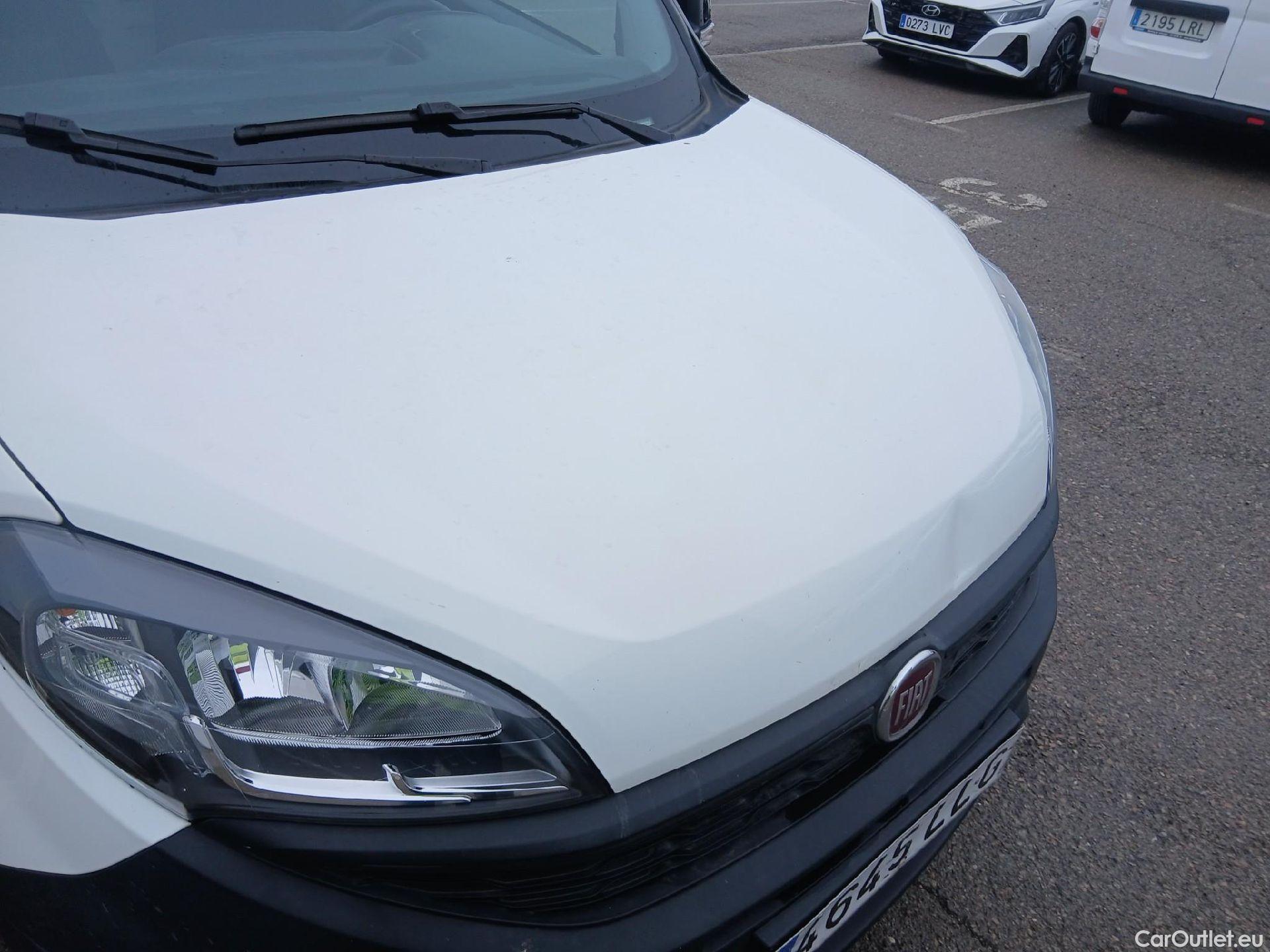  Fiat  Doblo FIAT Doblò Cargo/2015/4P/furgón derivado de turismo Cargo XL Base Plus 1.6 Mjet 78kW (105CV) #1